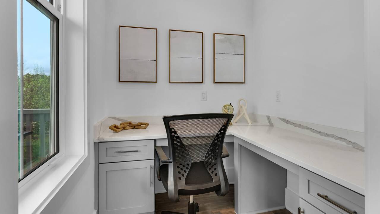 28 W Queen Palm Drive