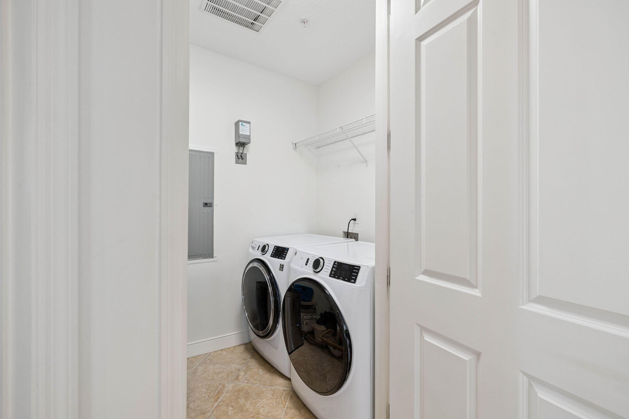 9961 E County Hwy 30A, 207