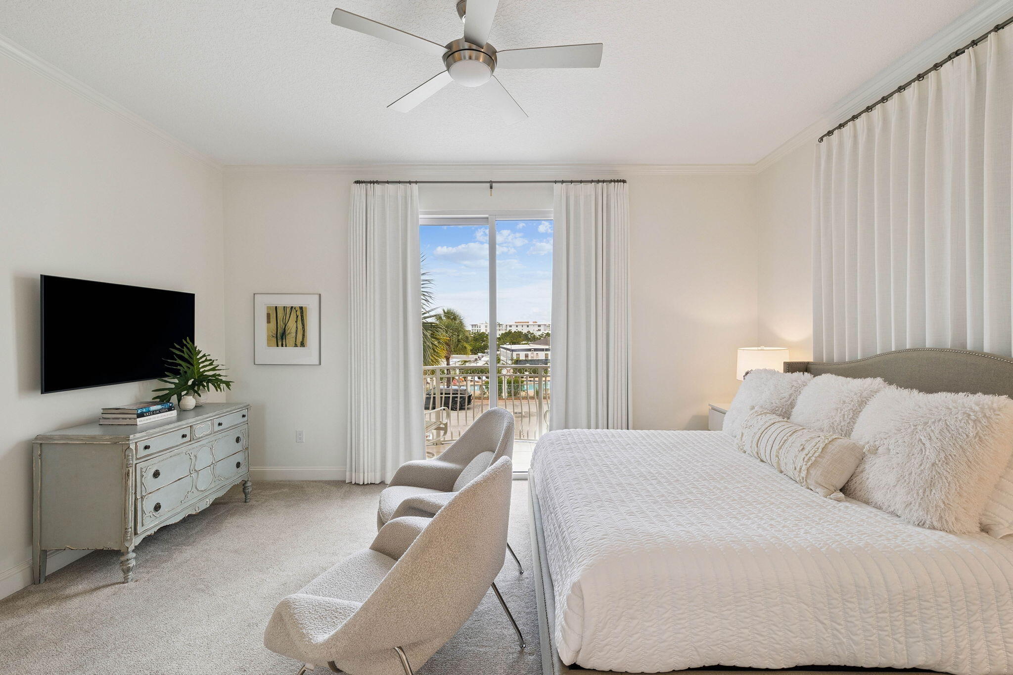 9961 E County Hwy 30A, 207