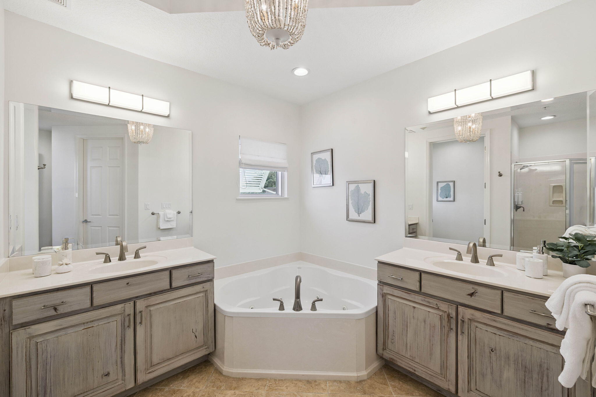 9961 E County Hwy 30A, 207