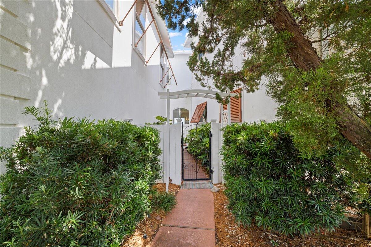 51 S Andalusia Avenue