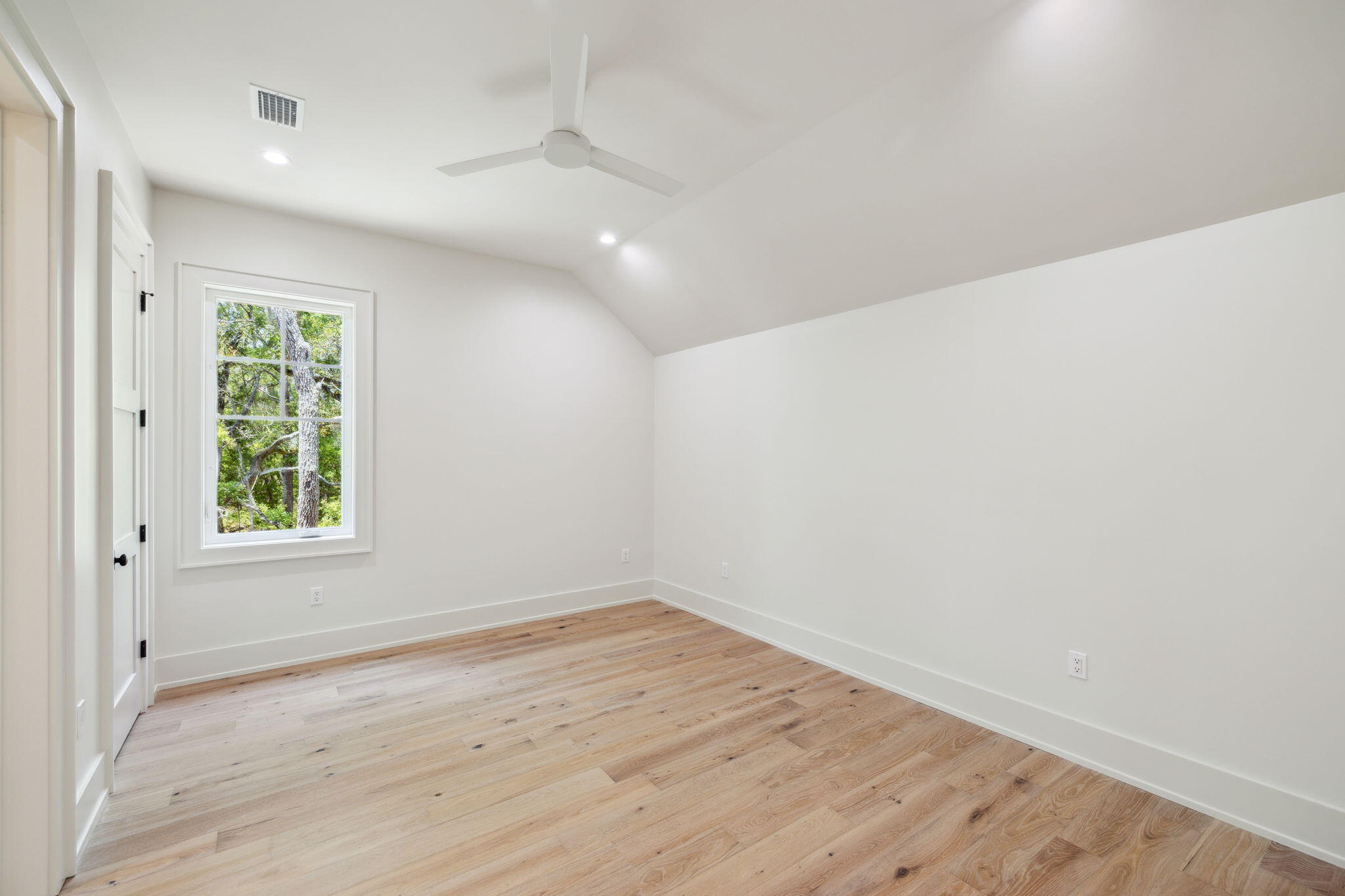 35 E Headwater Trail