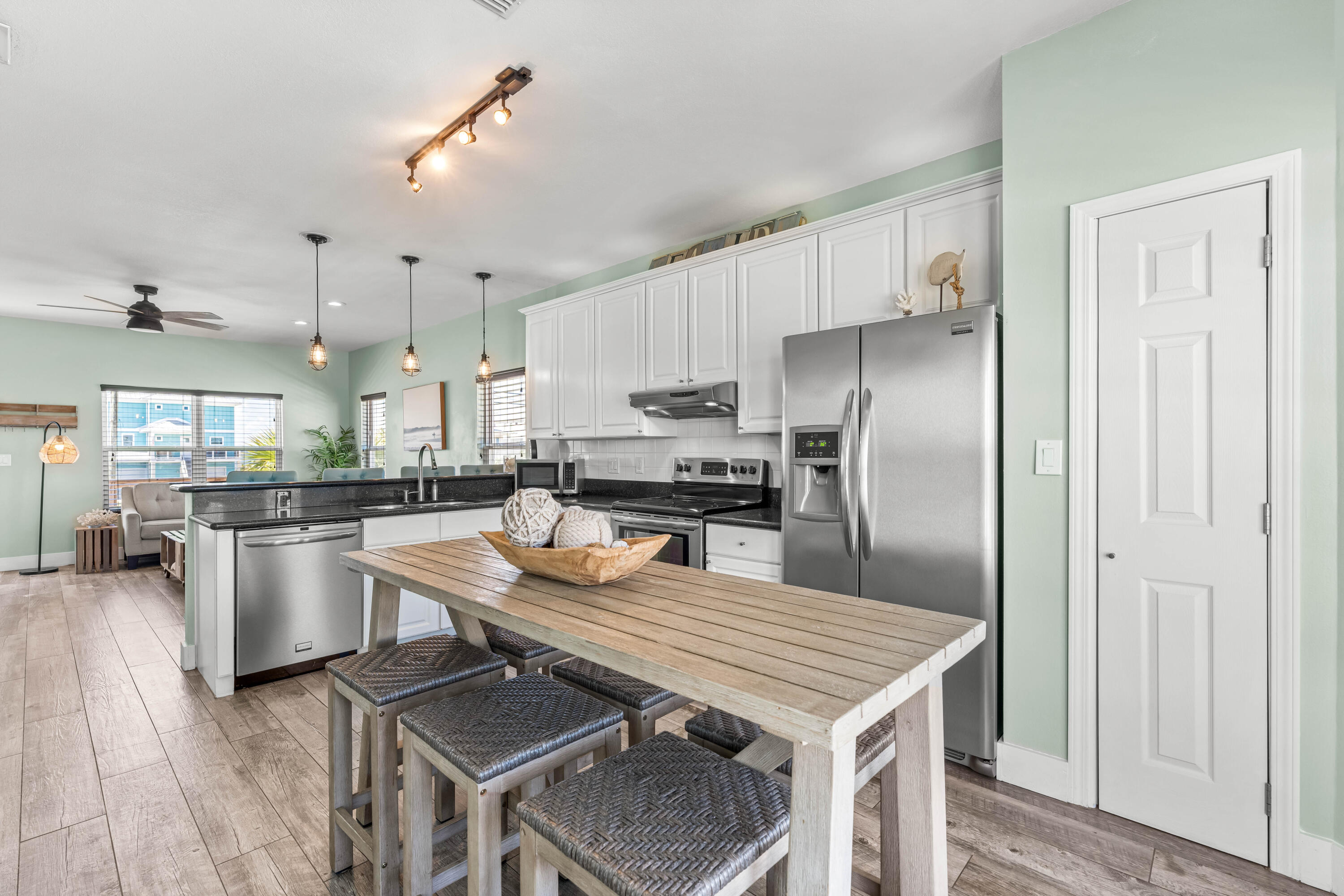 7707 White Sands Boulevard