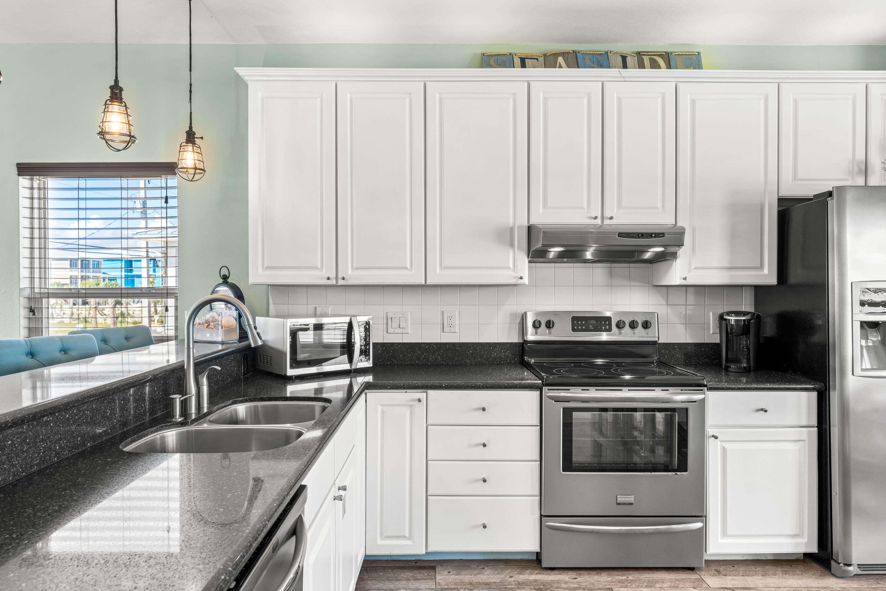 7707 White Sands Boulevard