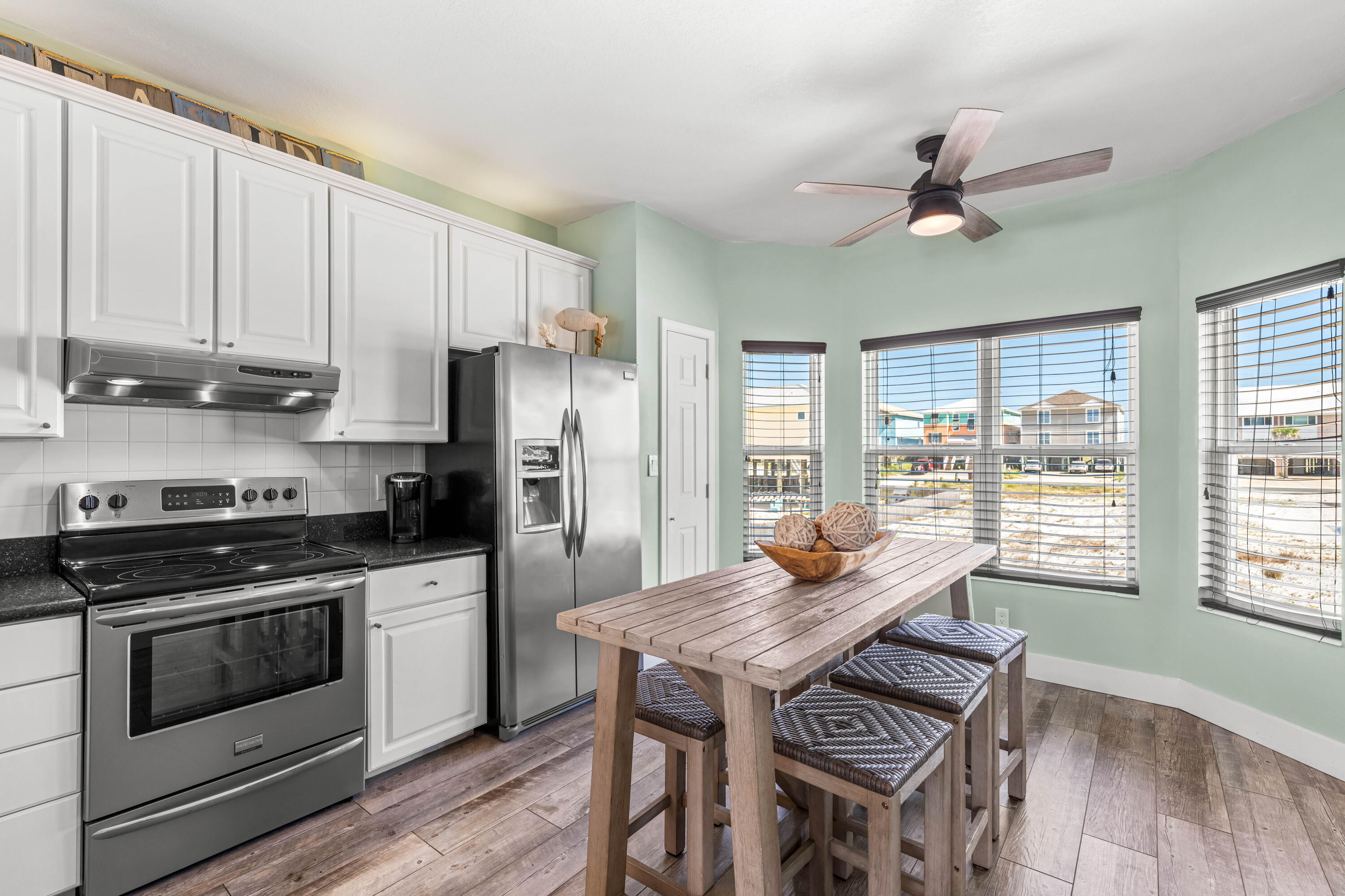 7707 White Sands Boulevard