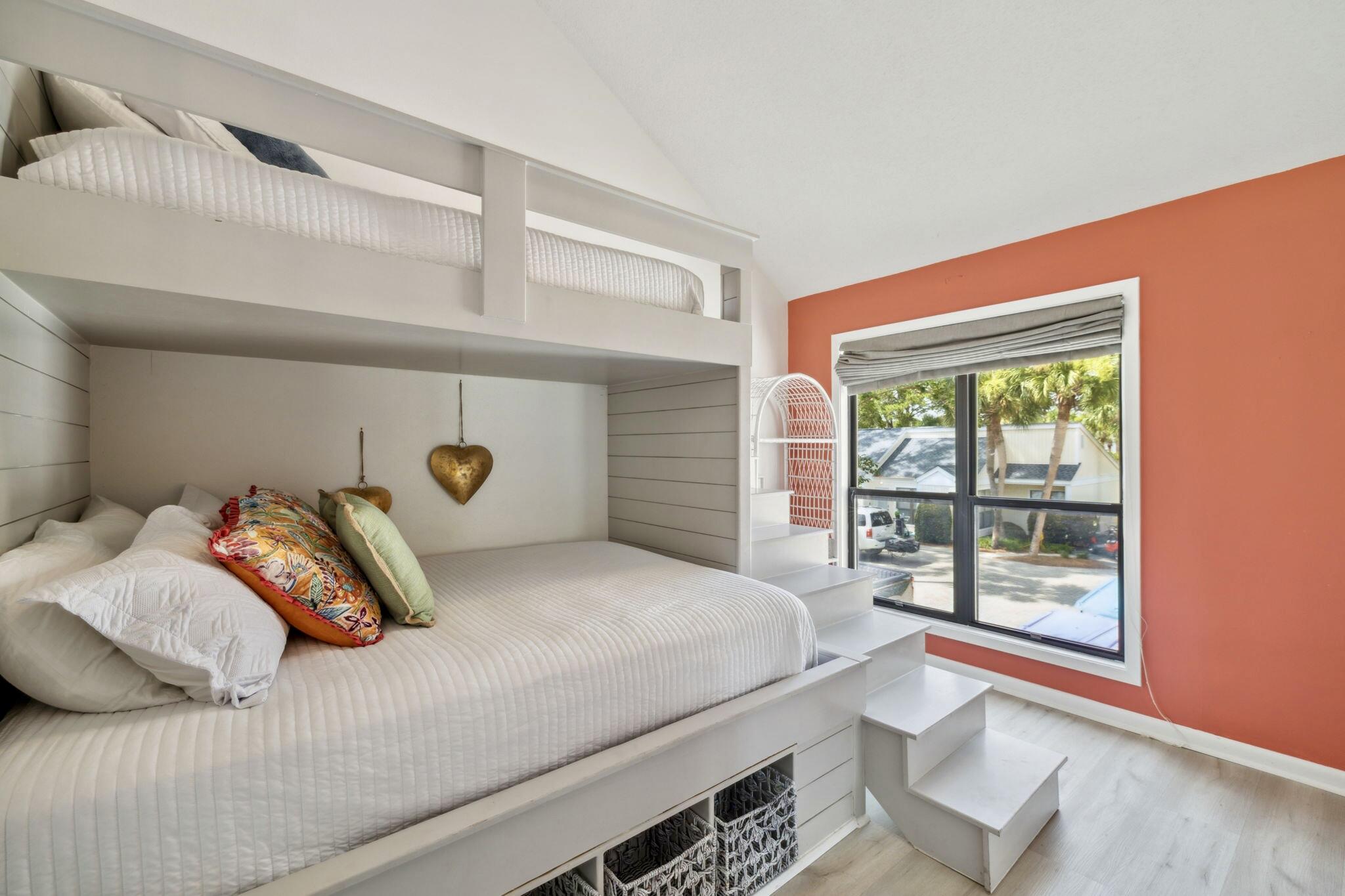736 Sandpiper Place, 10525