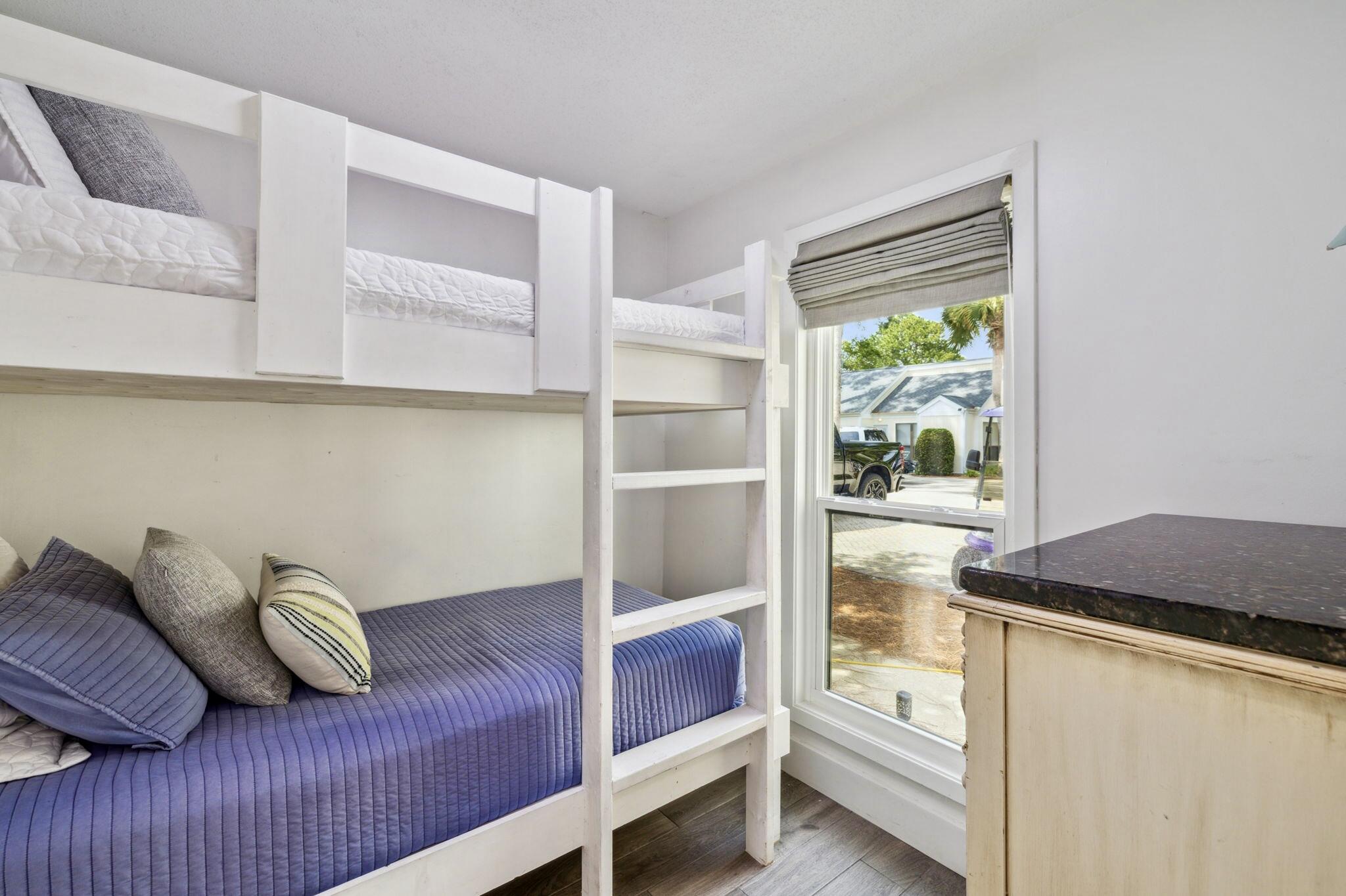 736 Sandpiper Place, 10525