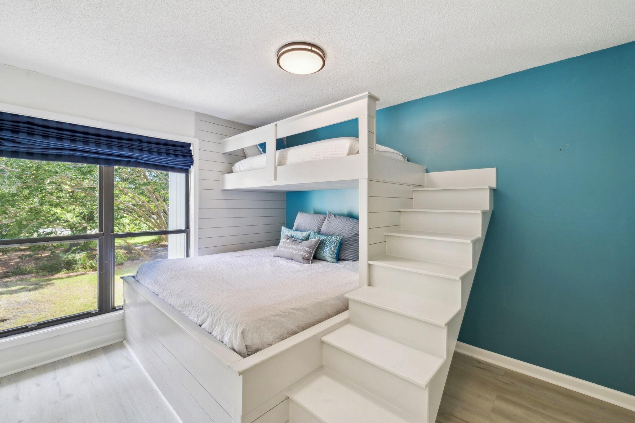 736 Sandpiper Place, 10525