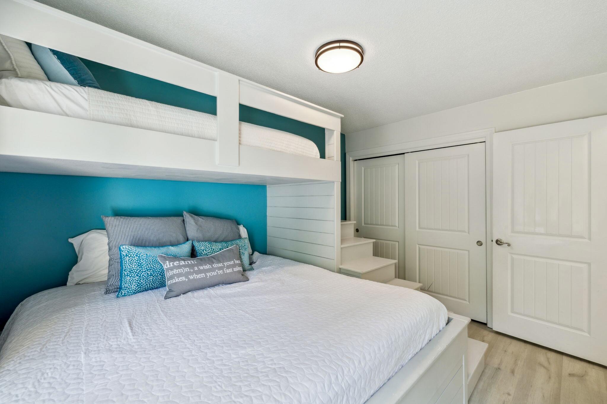736 Sandpiper Place, 10525