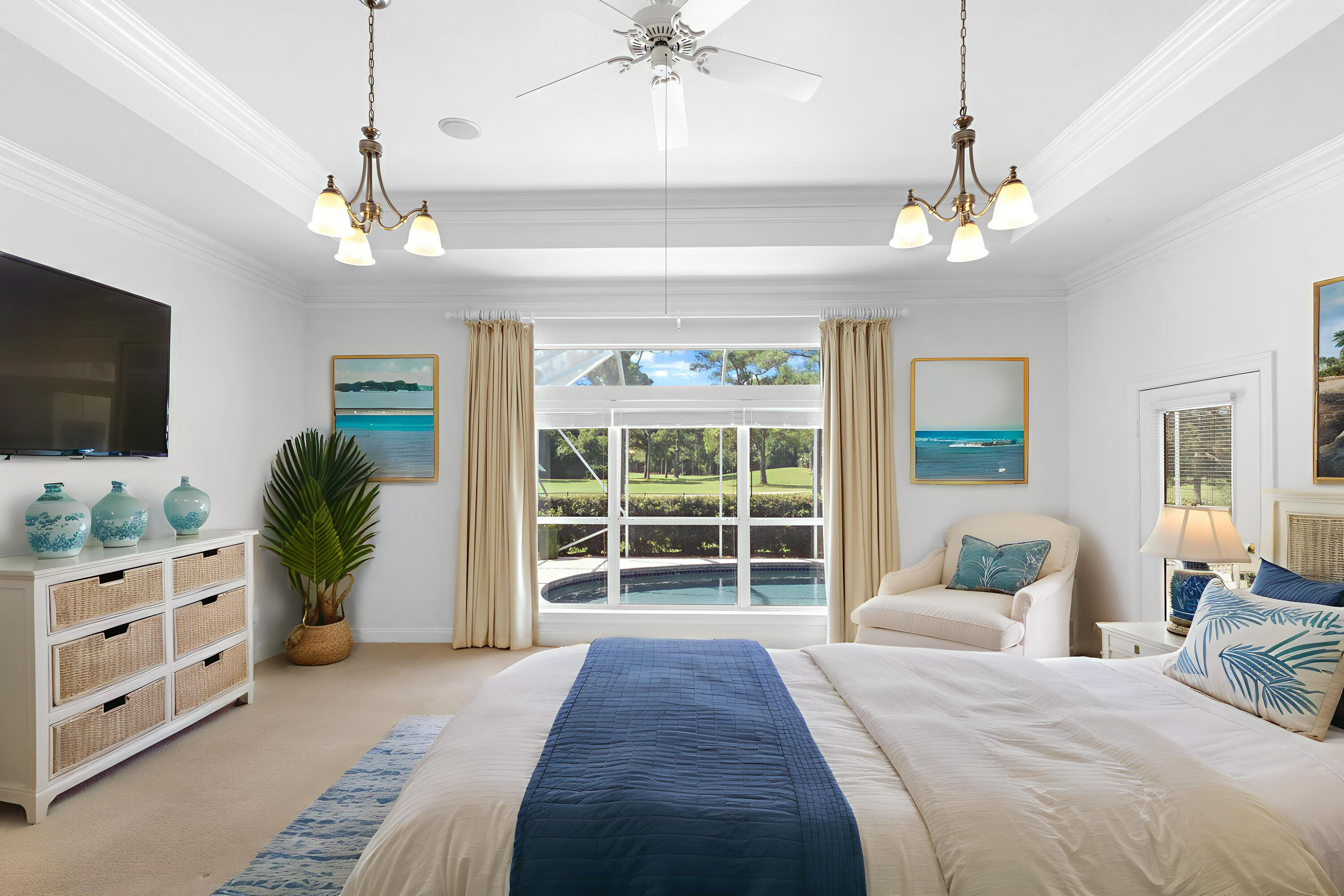 121 W Country Club Drive