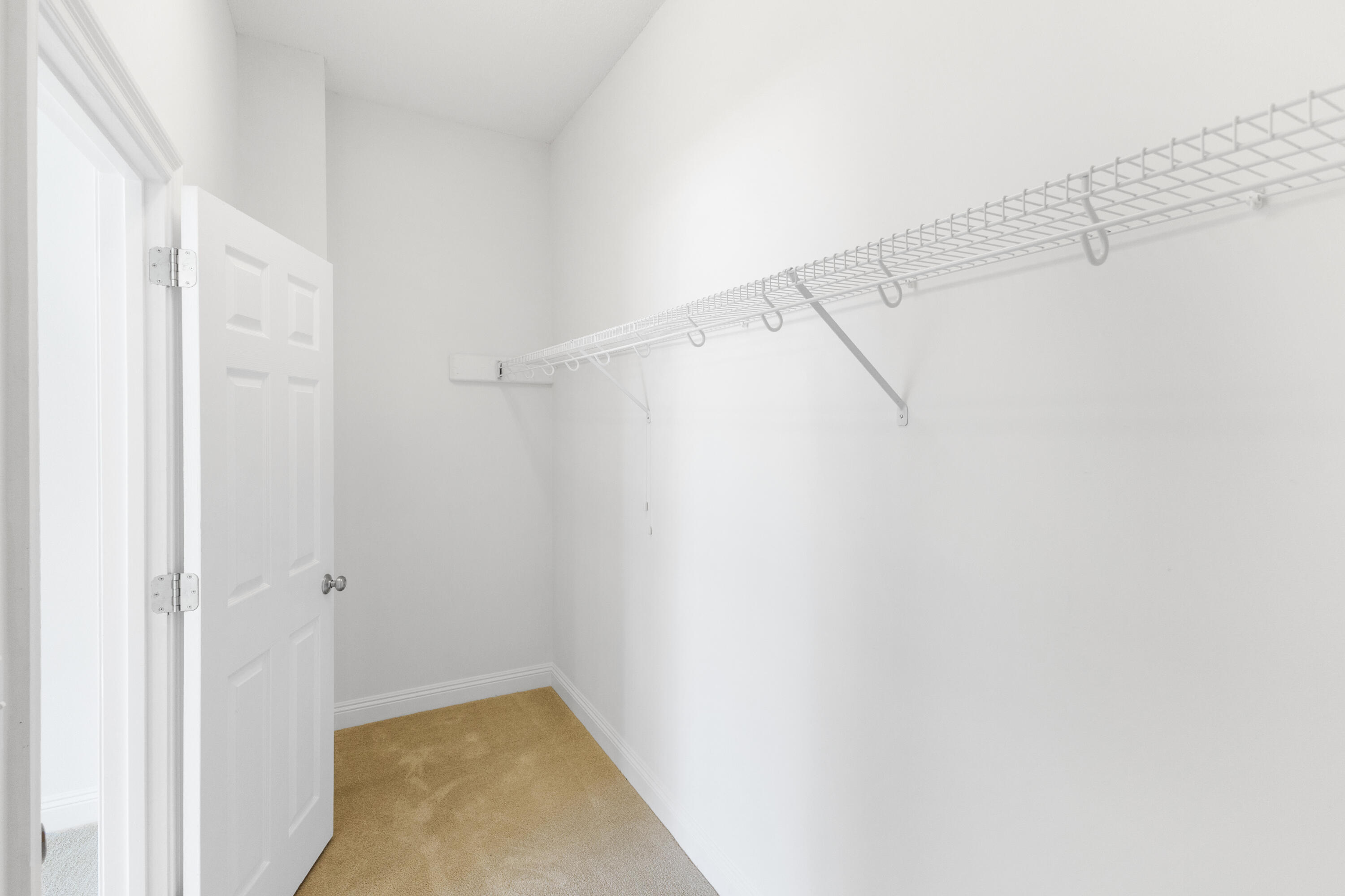 121 W Country Club Drive