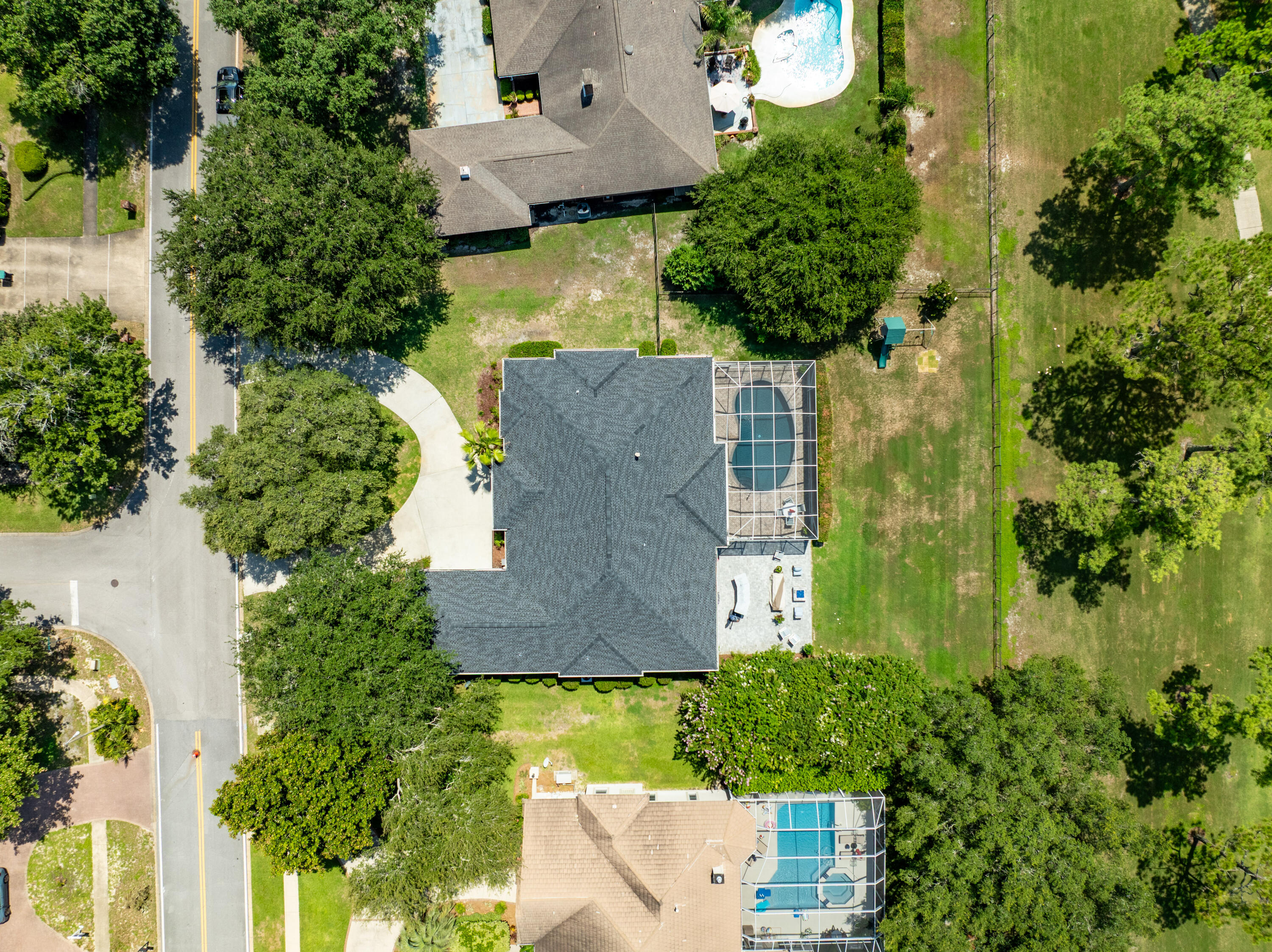 121 W Country Club Drive