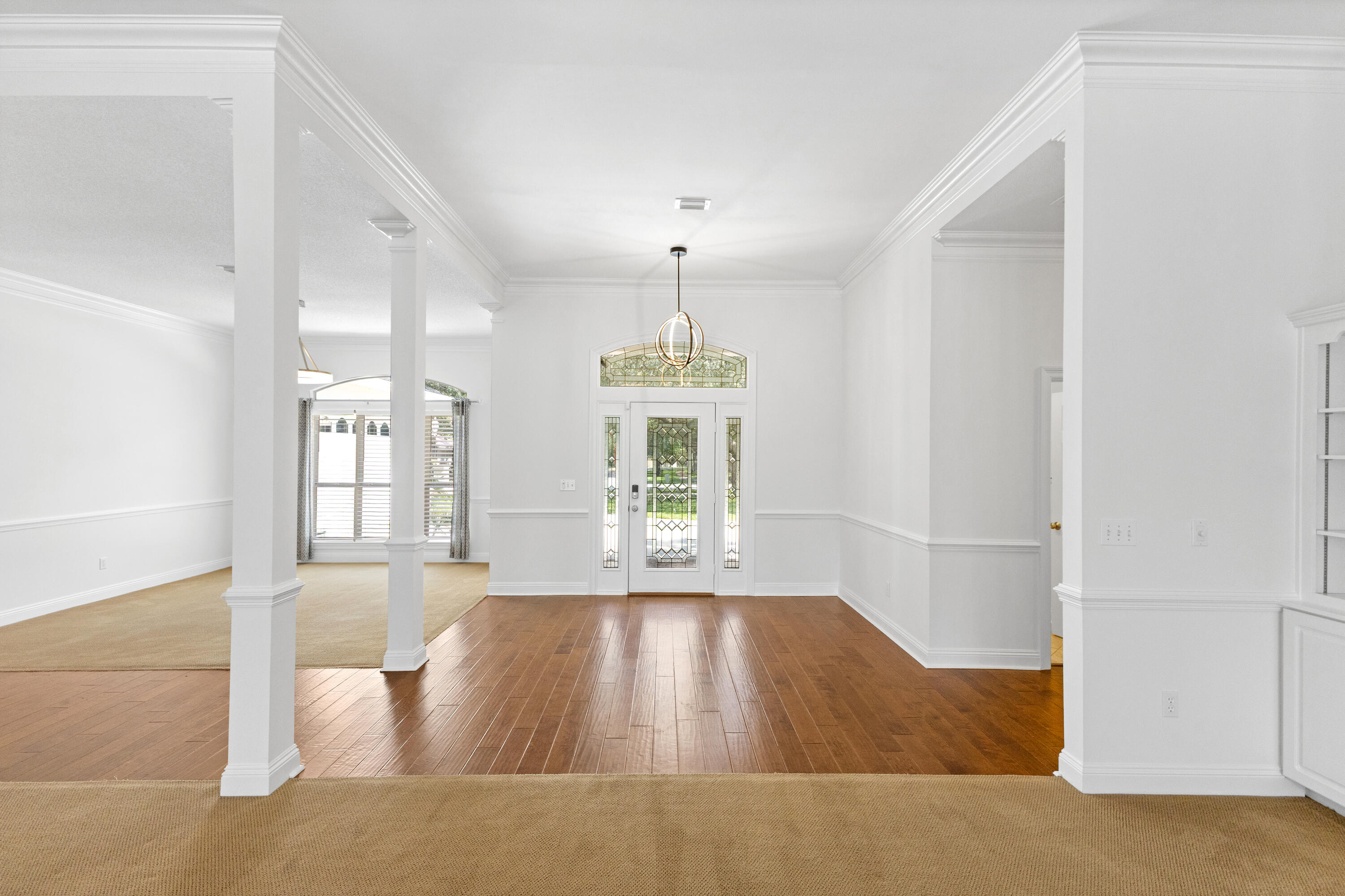 121 W Country Club Drive