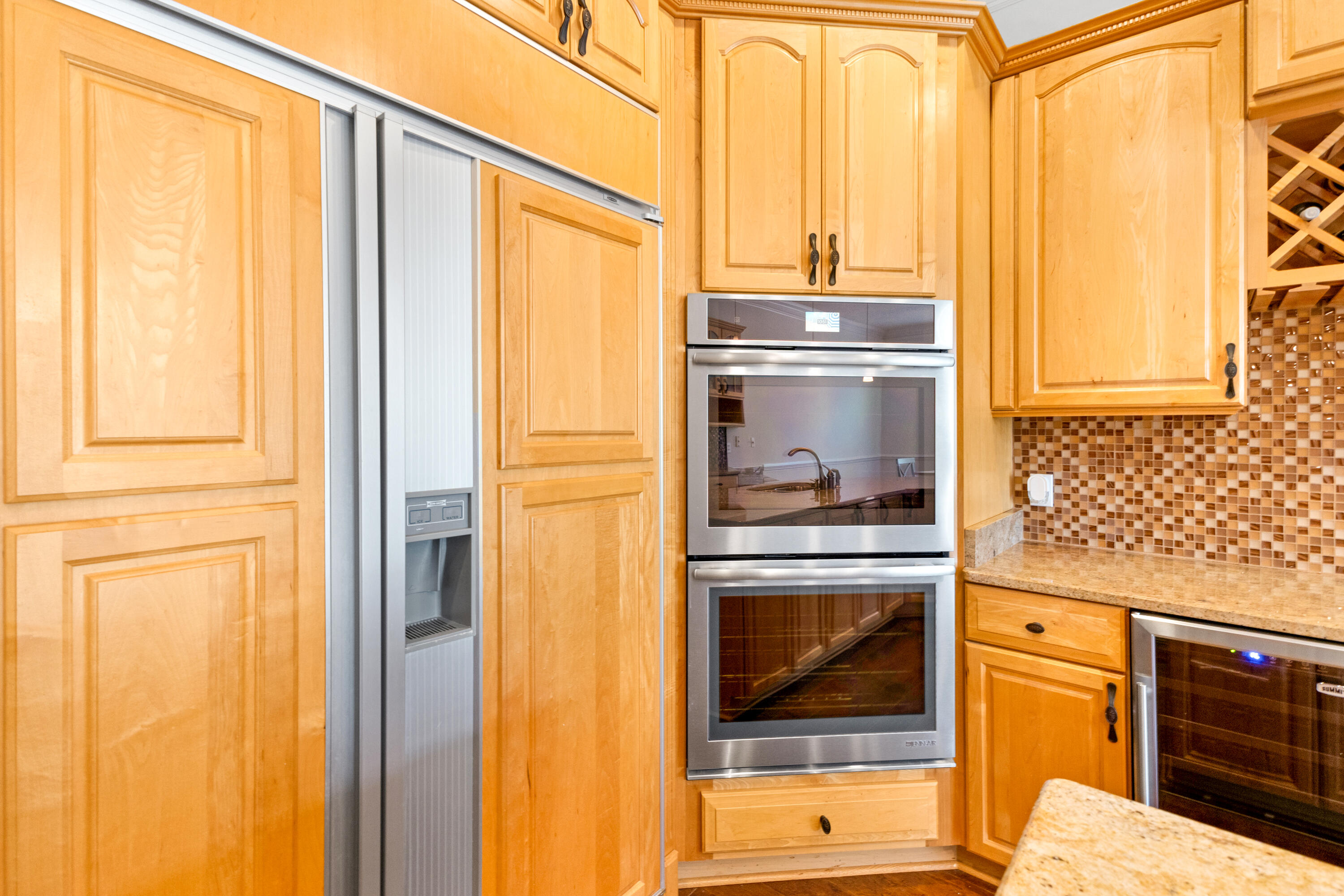 121 W Country Club Drive