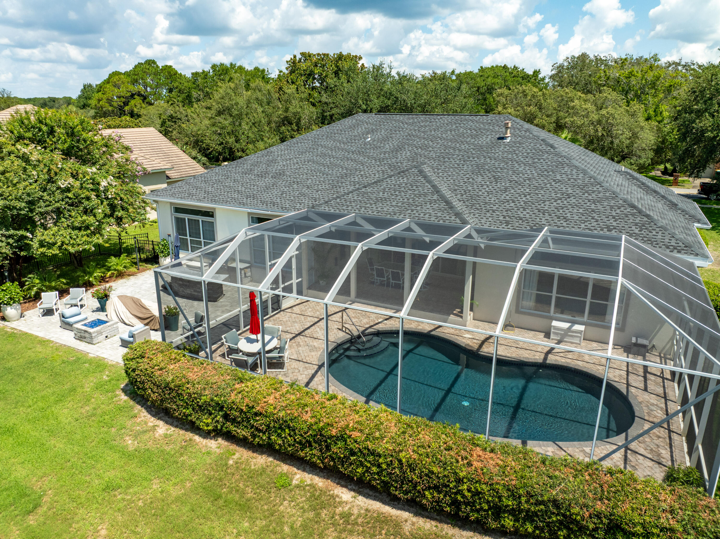 121 W Country Club Drive