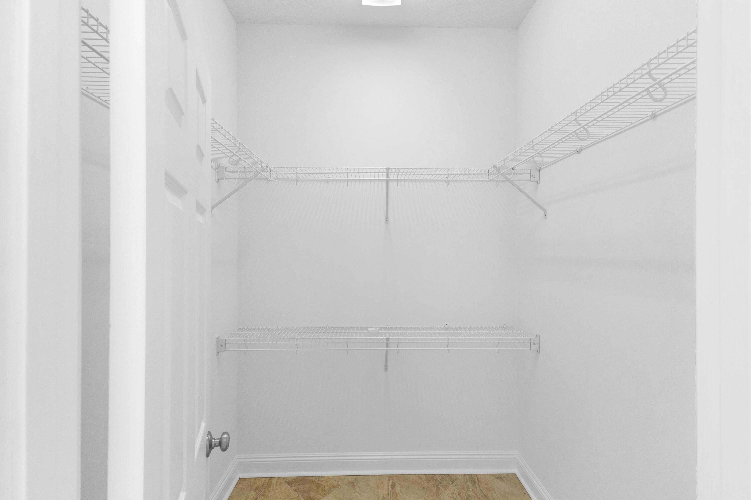 121 W Country Club Drive