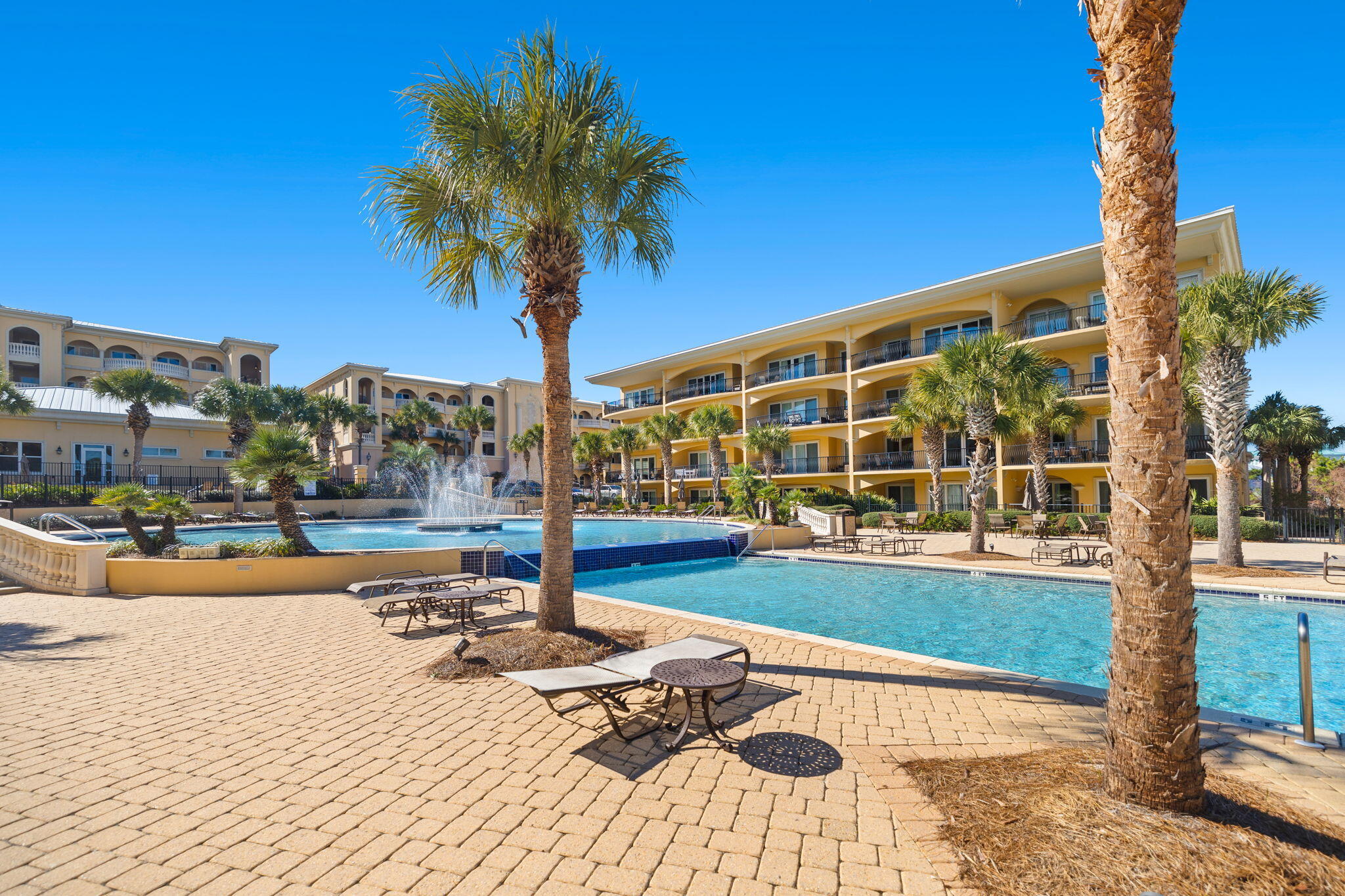 2421 W County Highway 30A, UNIT G303