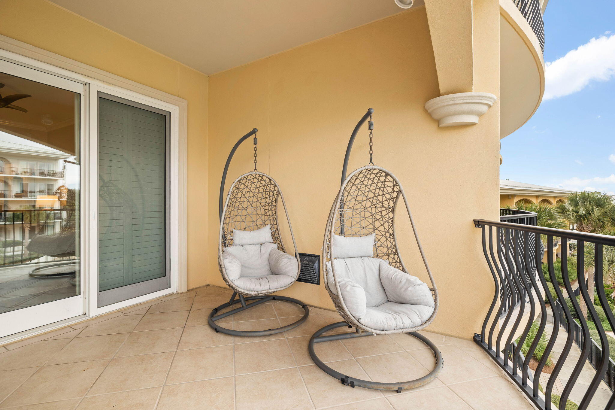 2421 W County Highway 30A, UNIT G303