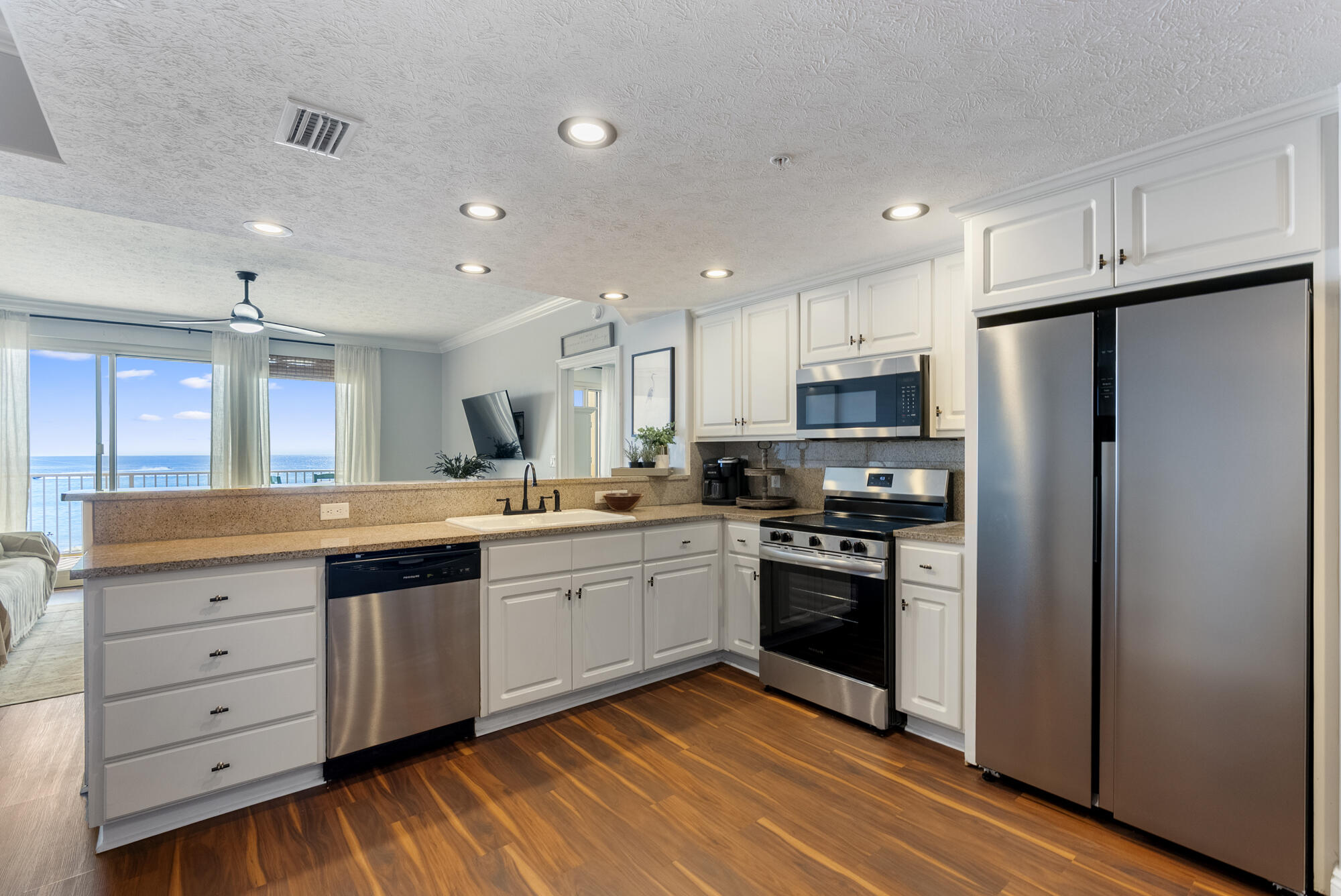 5004 Thomas Drive, UNIT 209