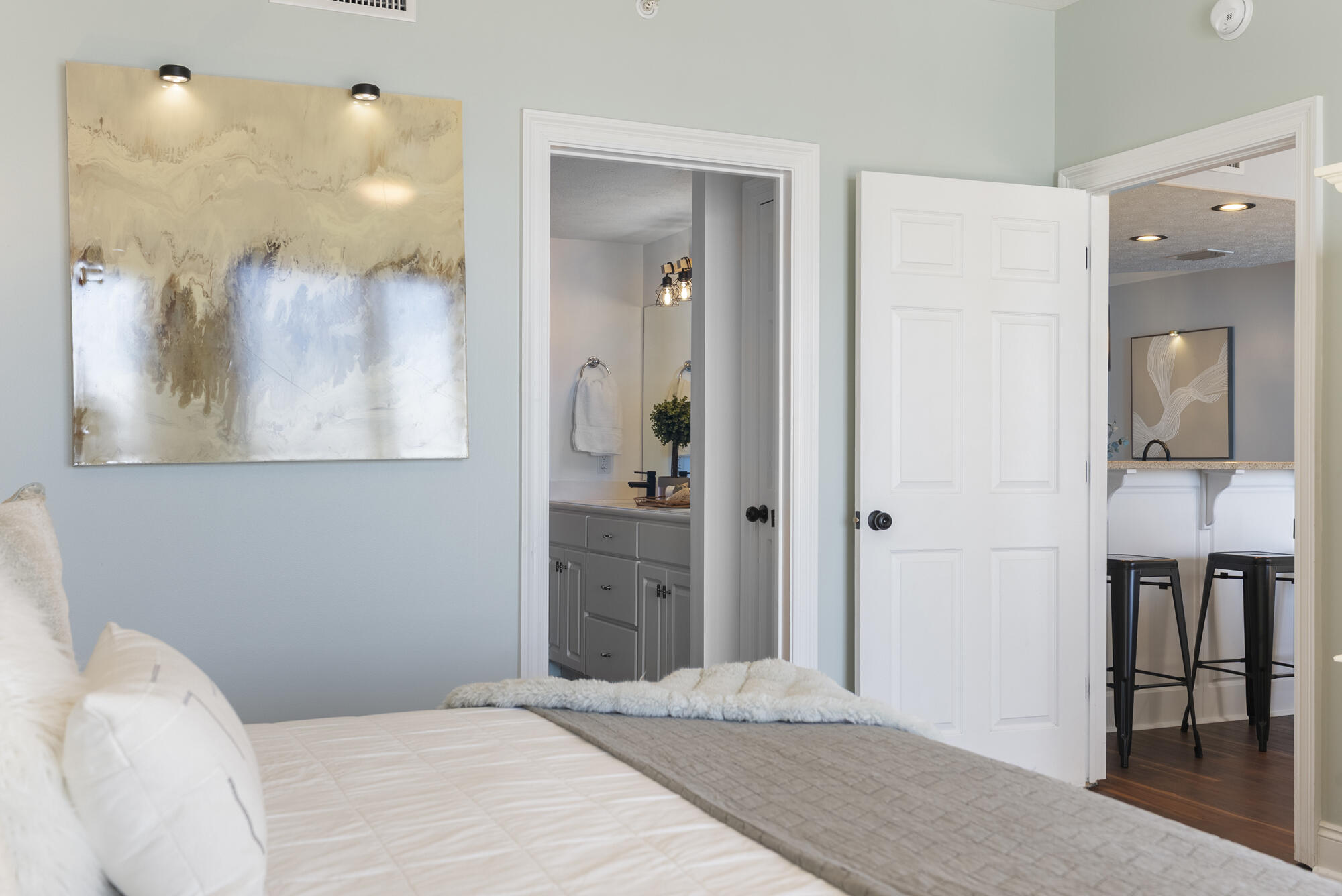 5004 Thomas Drive, UNIT 209