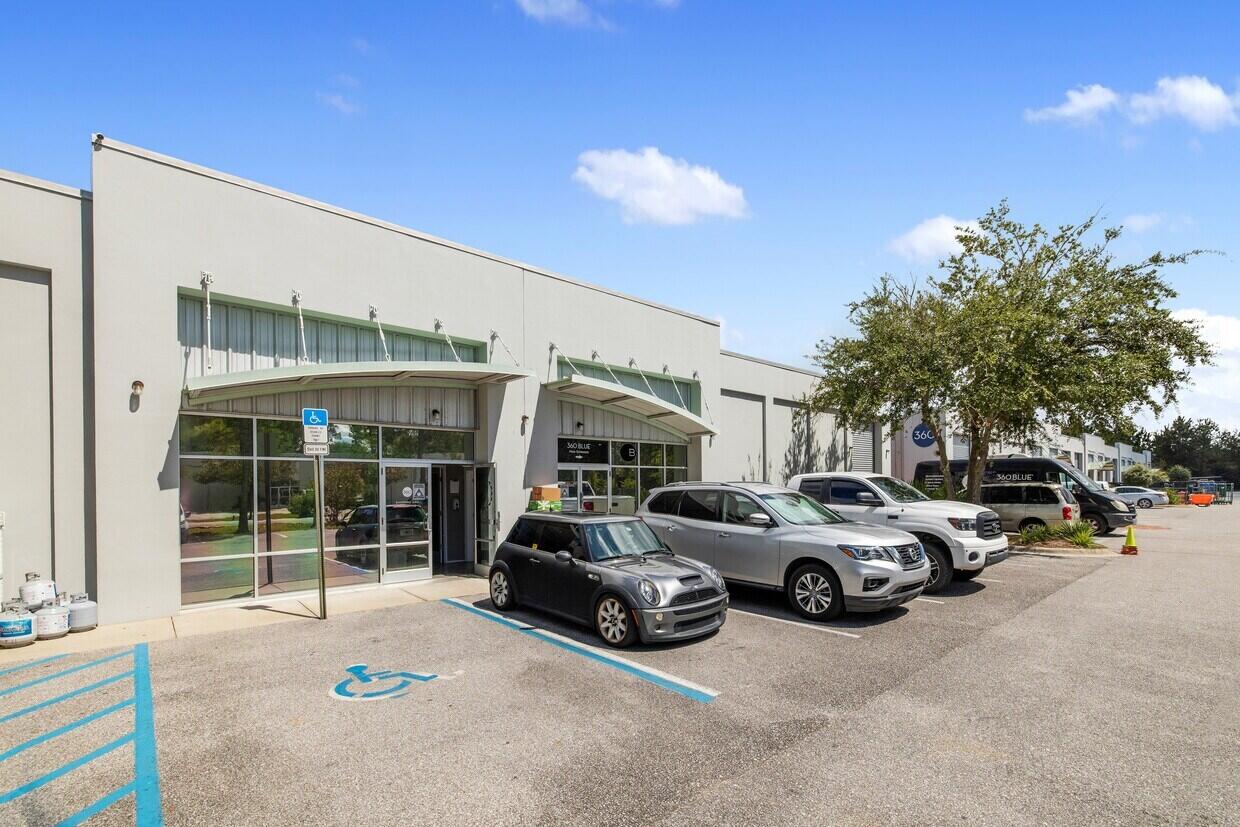 790 N County HWY 393, 1