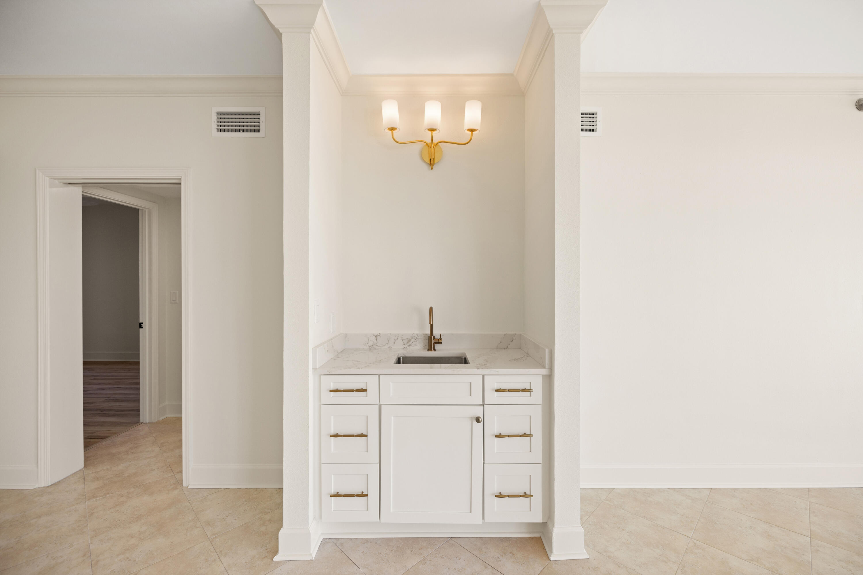 1018 US-98, UNIT 340