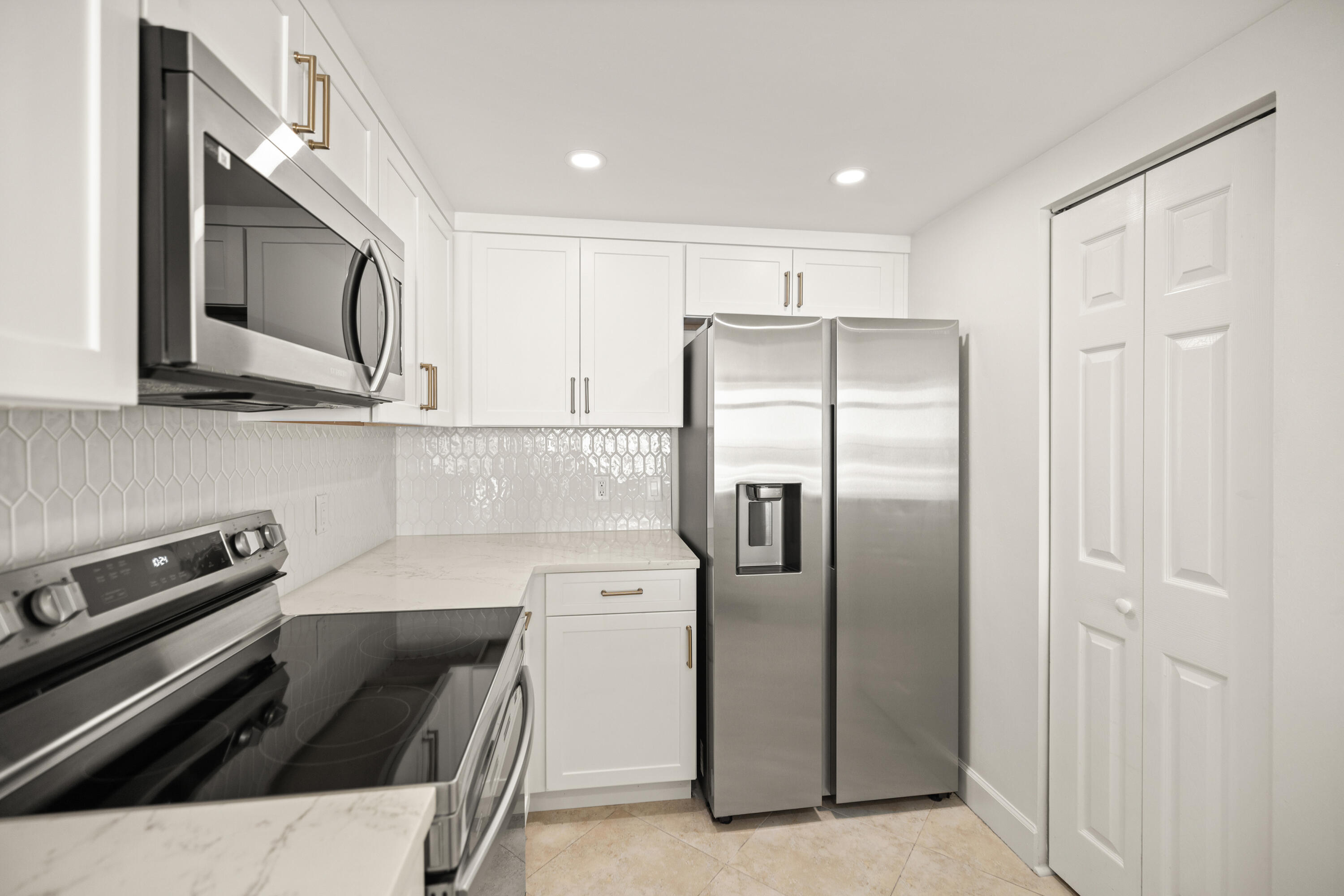 1018 US-98, UNIT 340