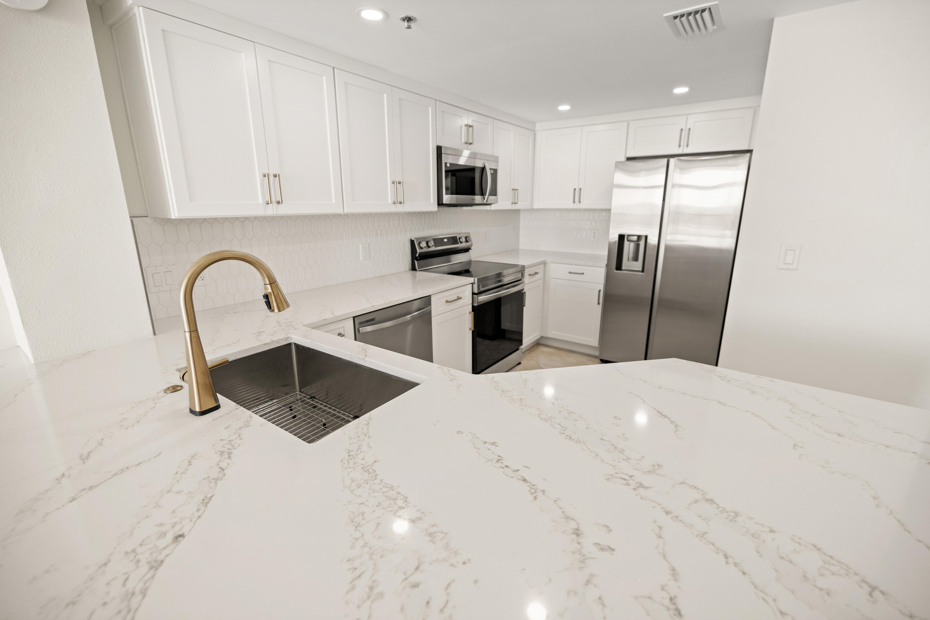 1018 US-98, UNIT 340