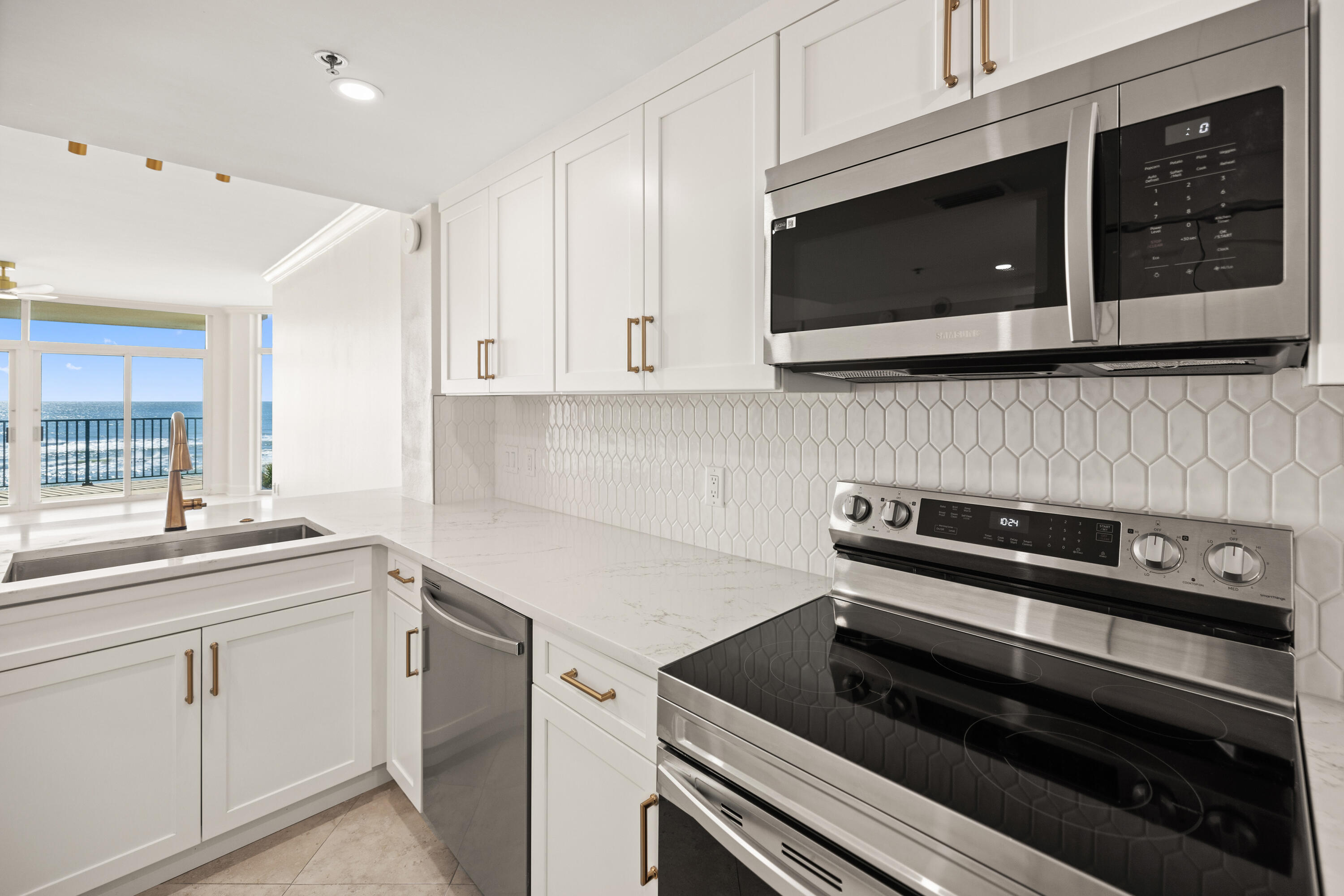 1018 US-98, UNIT 340