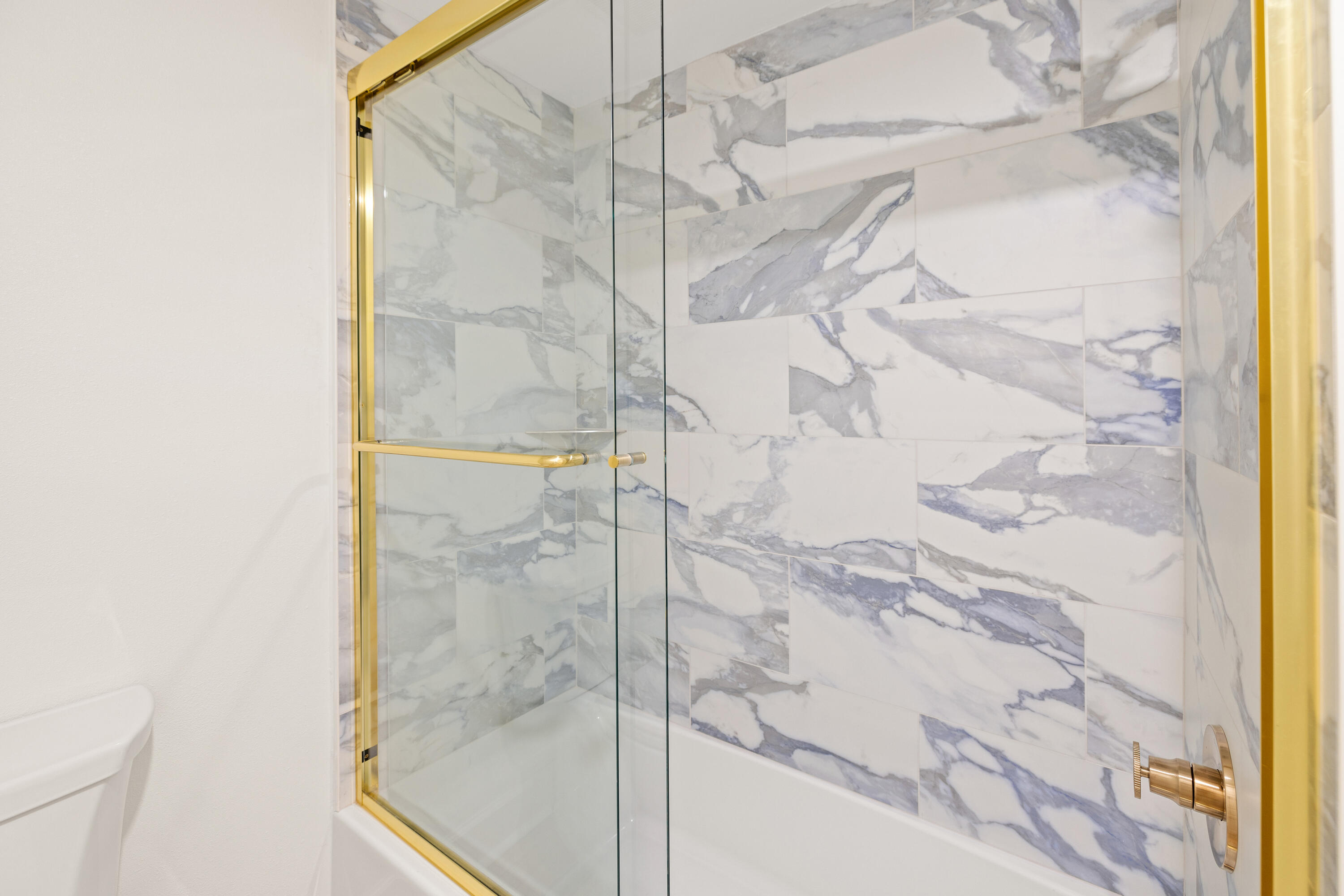 1018 US-98, UNIT 340