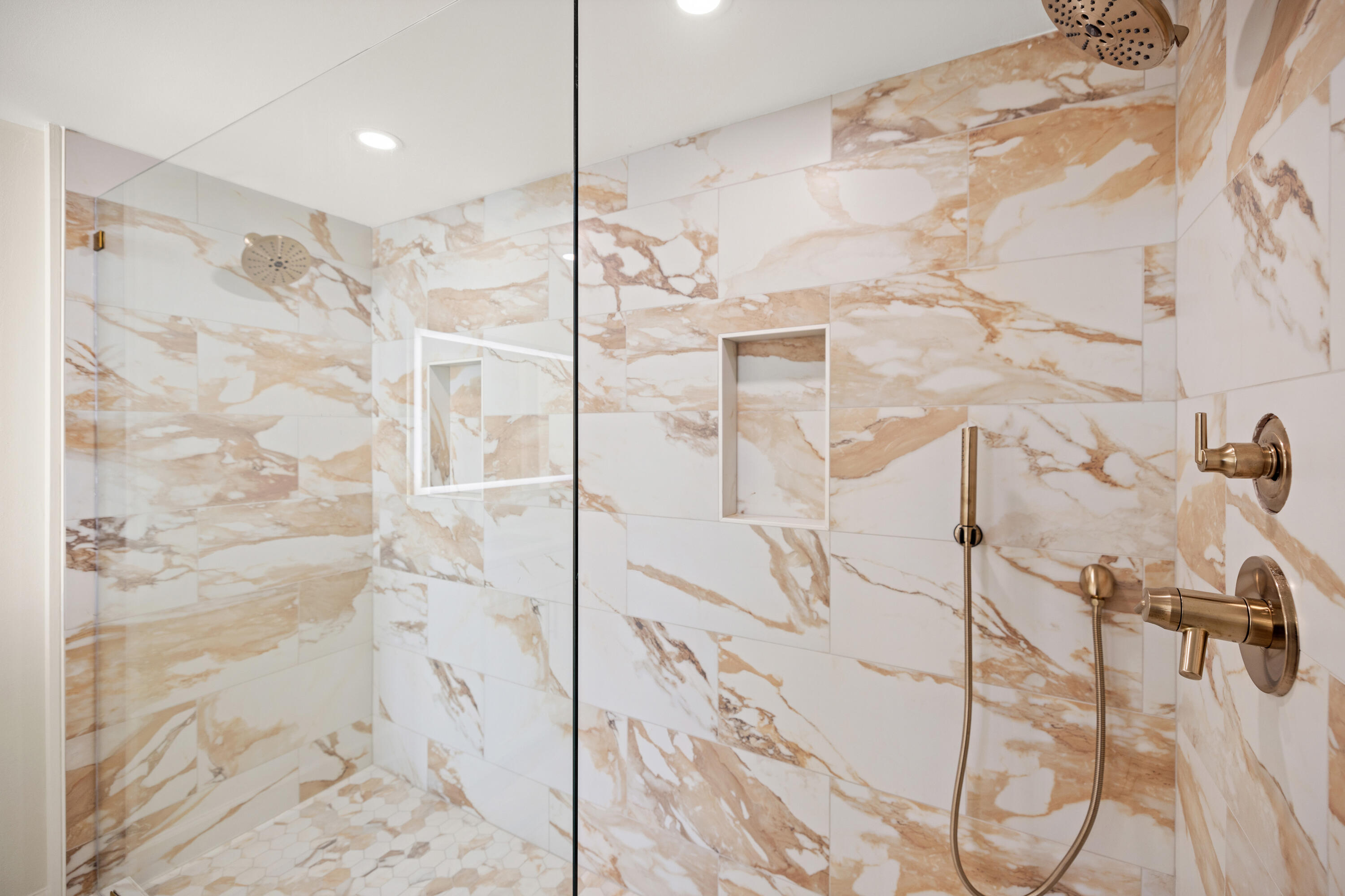 1018 US-98, UNIT 340