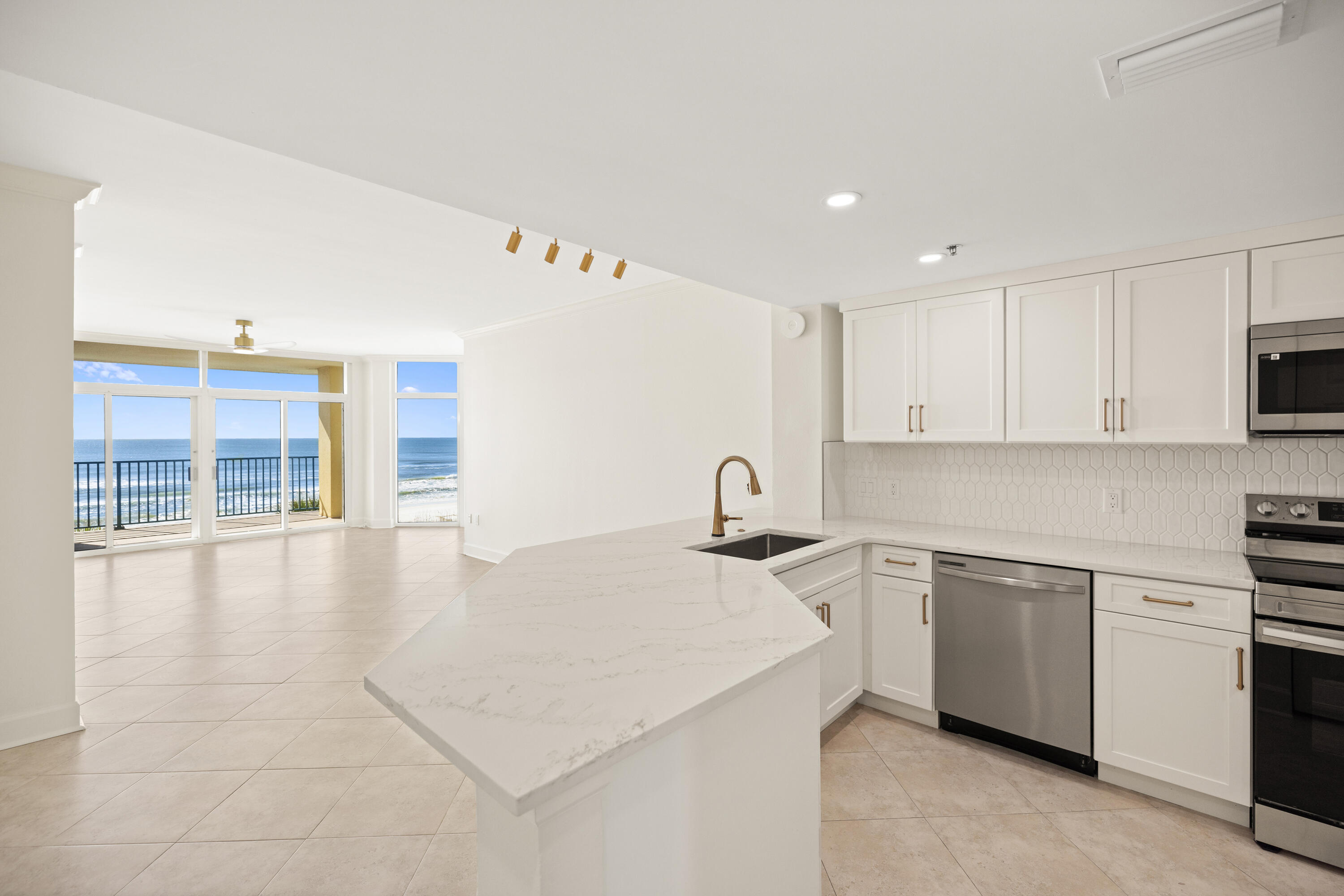 1018 US-98, UNIT 340