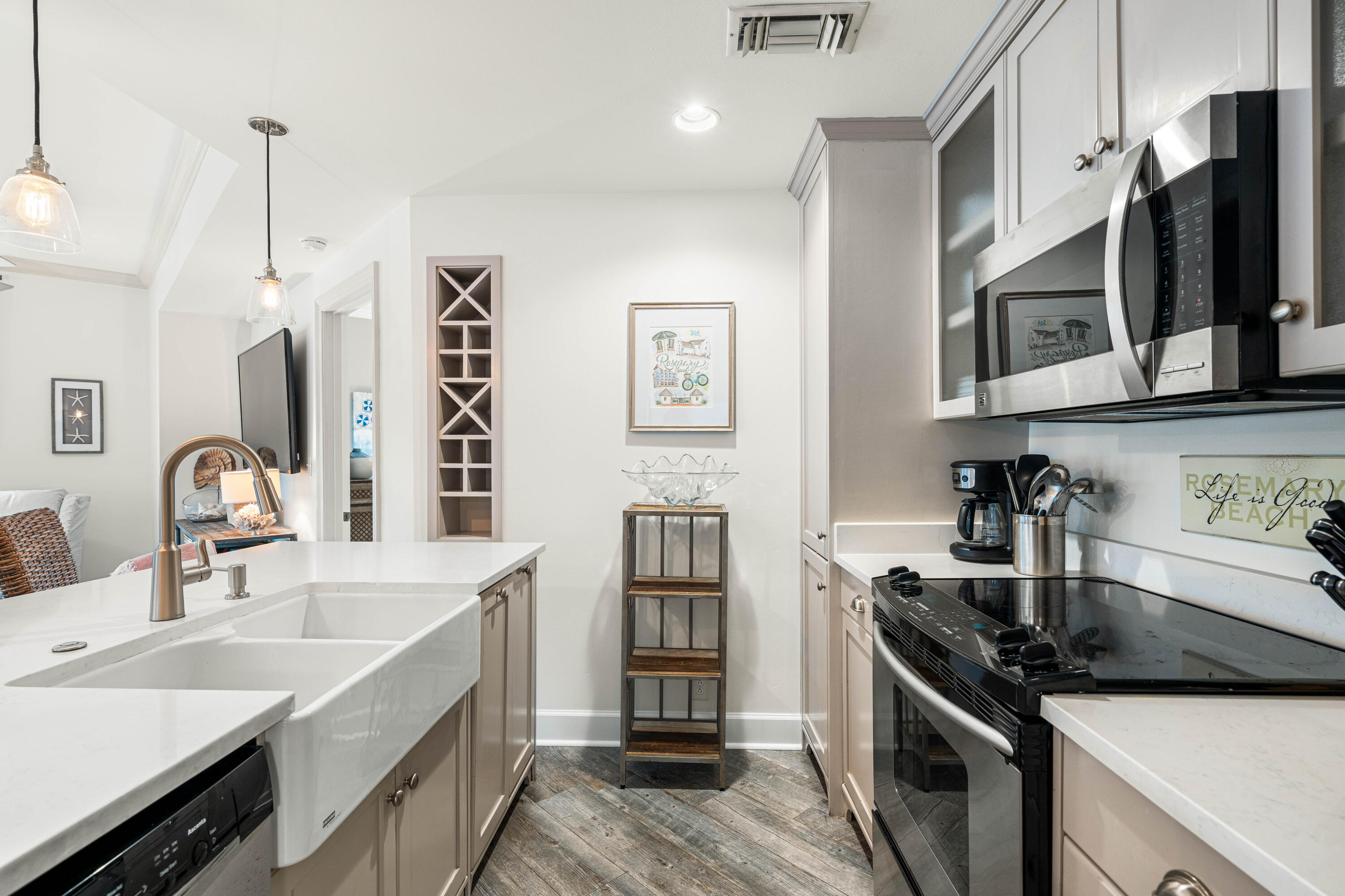 34 N Barrett Square # 2D