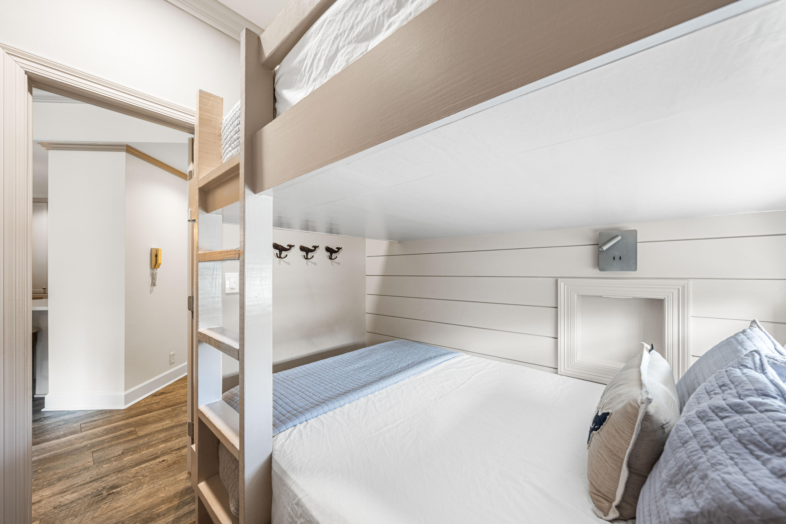 34 N Barrett Square # 2D