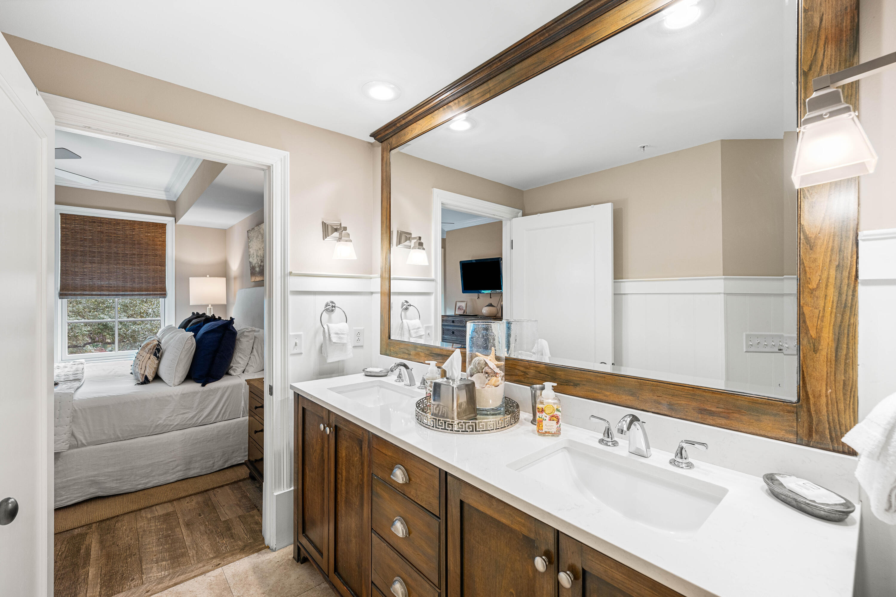 34 N Barrett Square # 2D