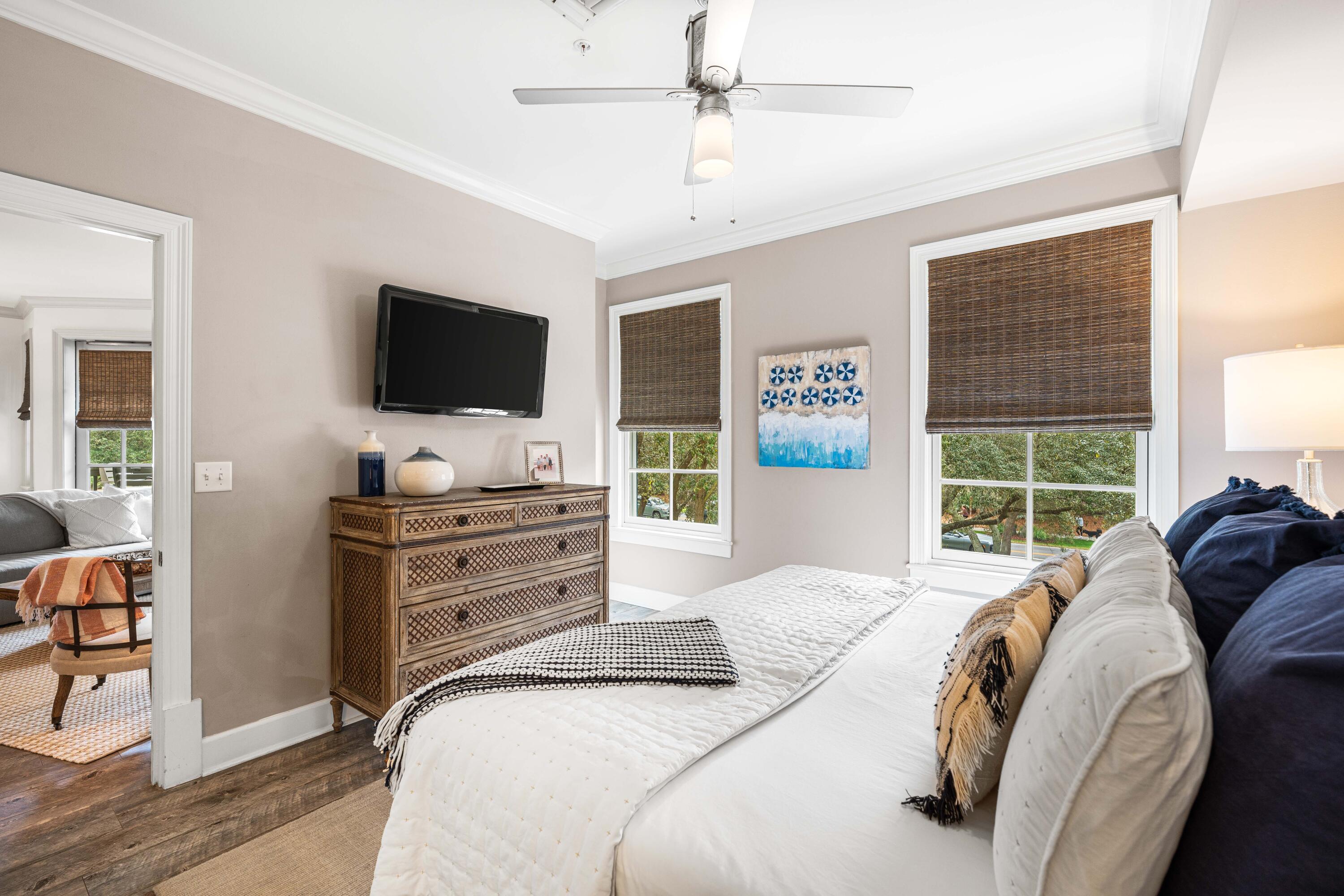 34 N Barrett Square # 2D