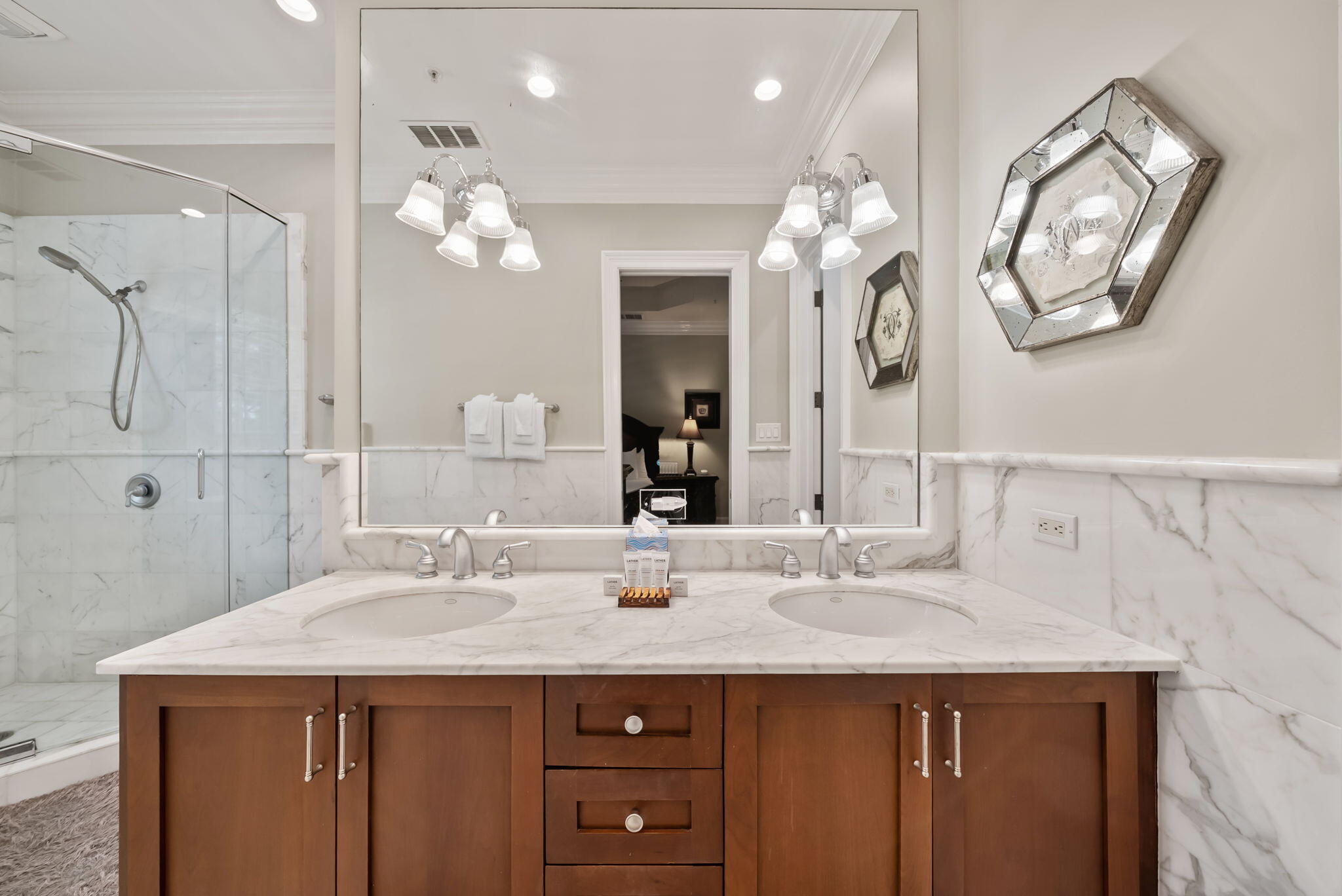 9201 Market Street Inn, 167