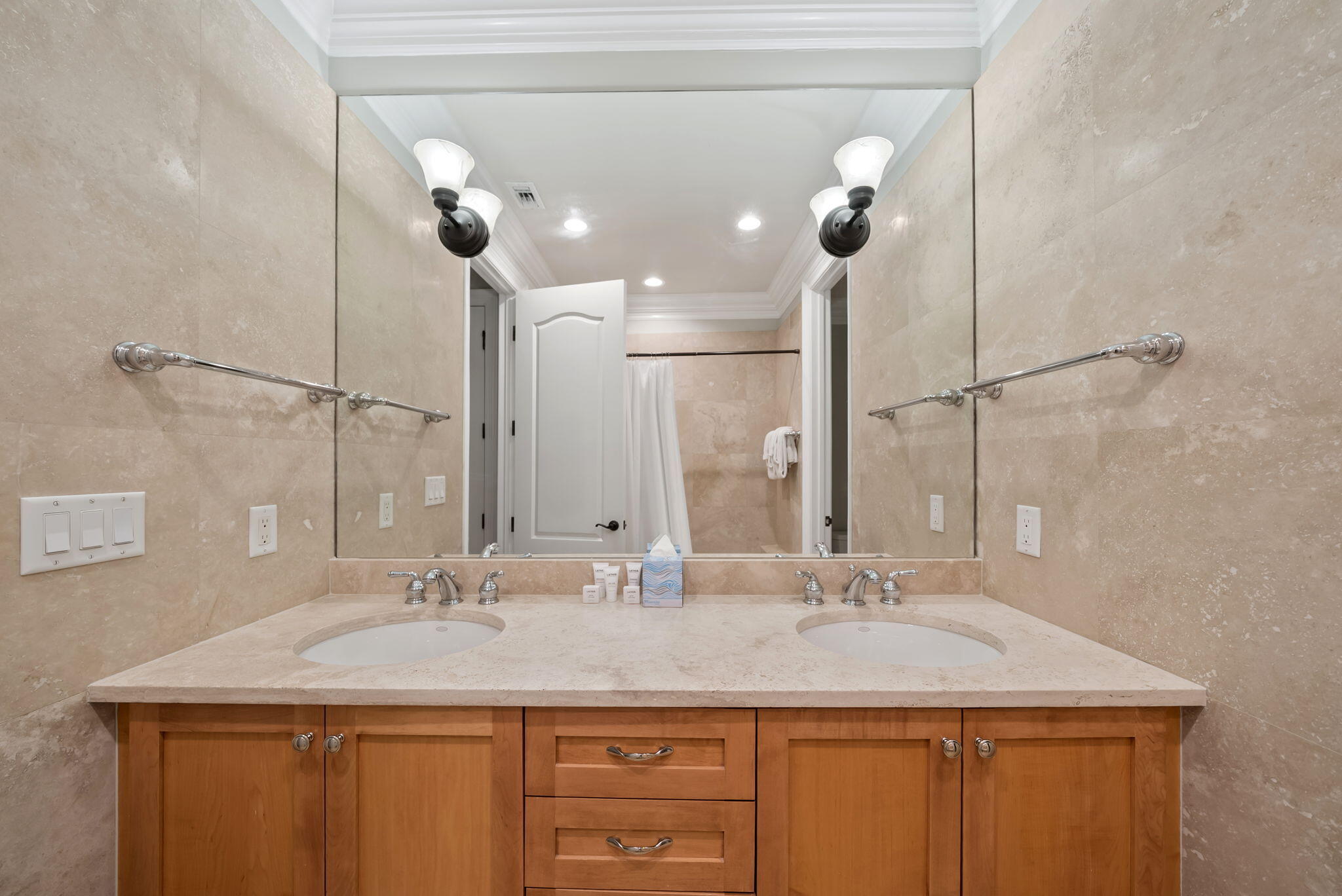 9201 Market Street Inn, 167