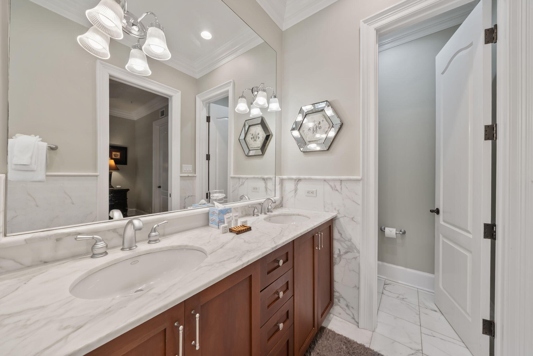 9201 Market Street Inn, 167