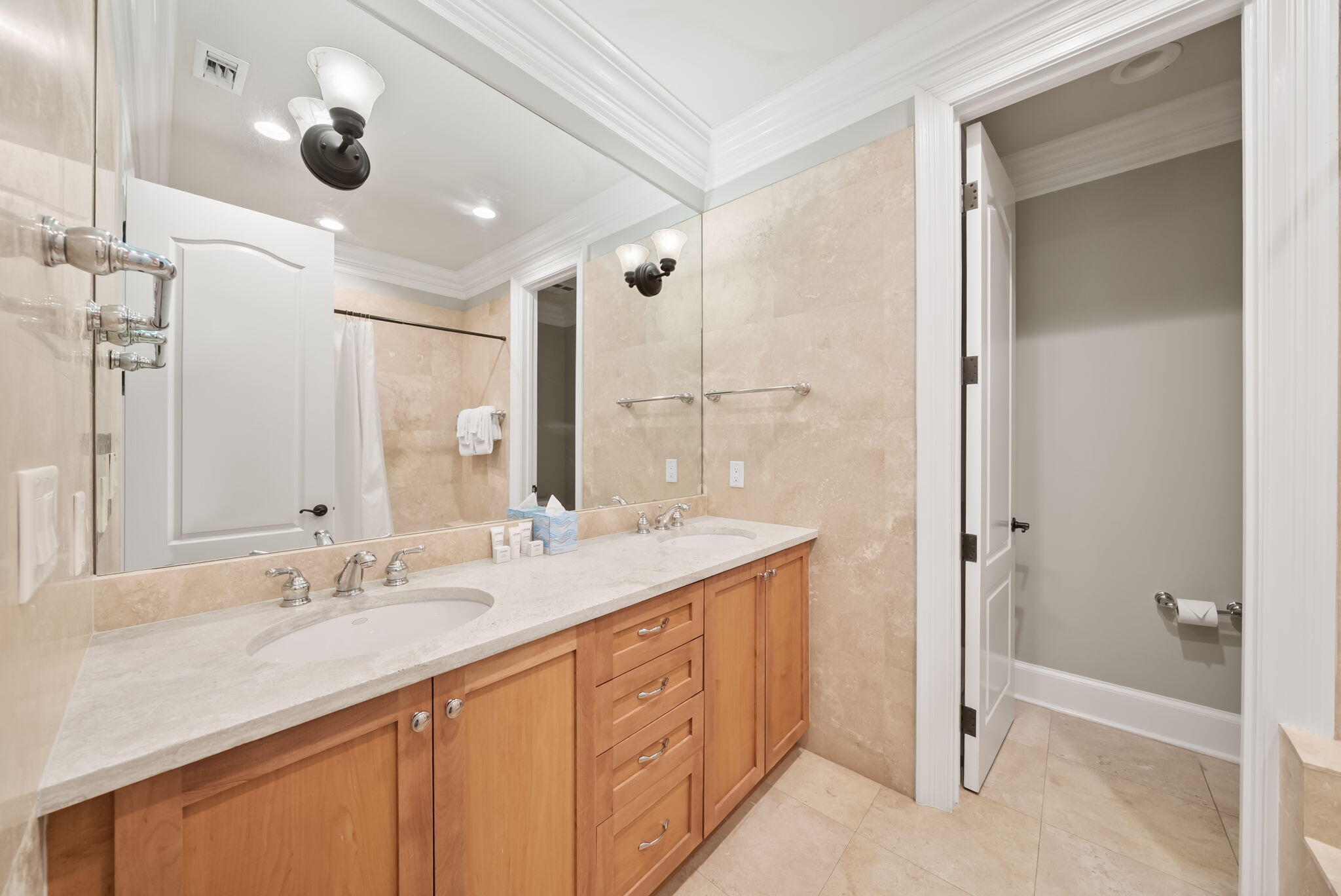 9201 Market Street Inn, 167