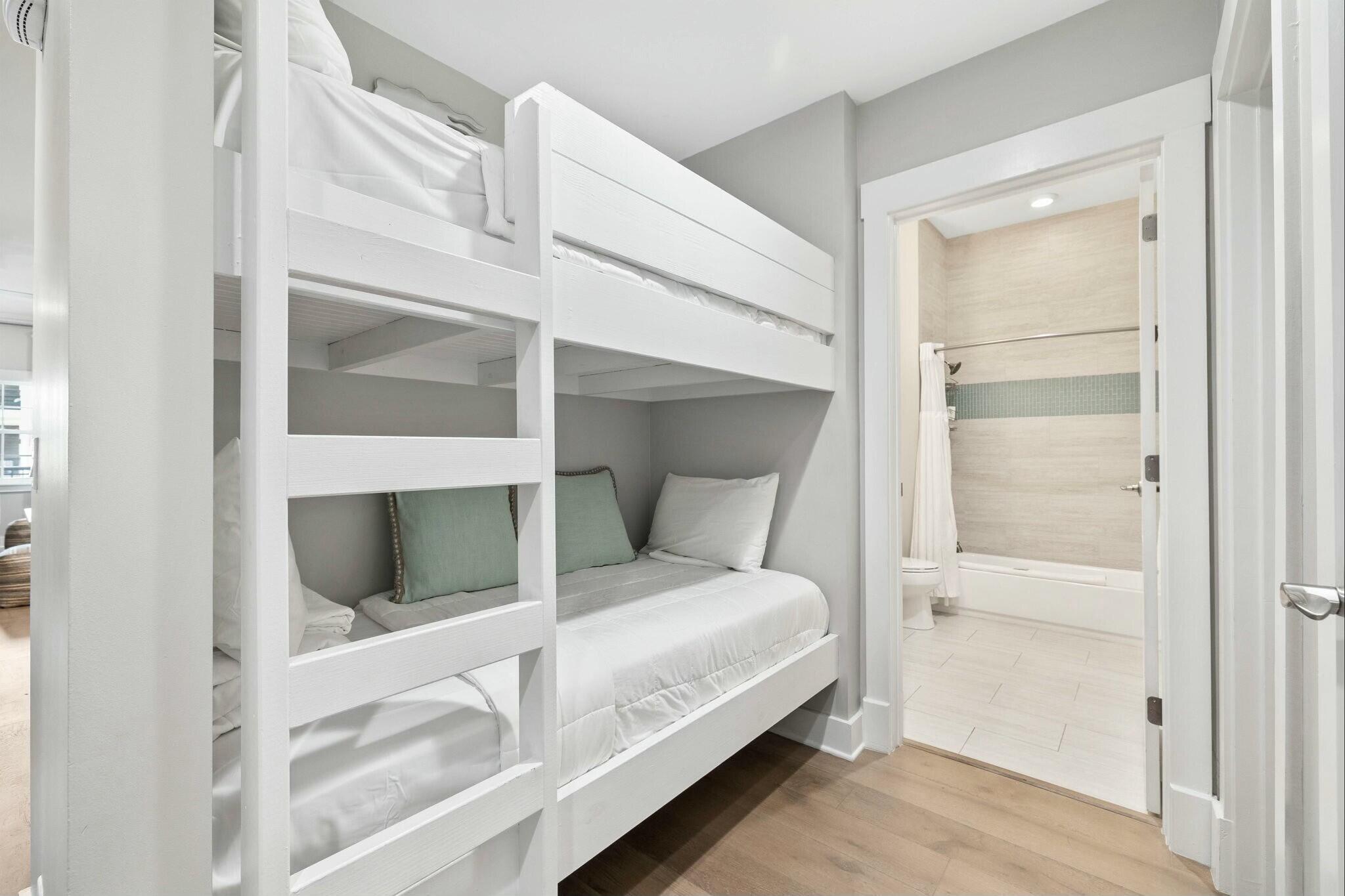 100 Matthew Boulevard, 213