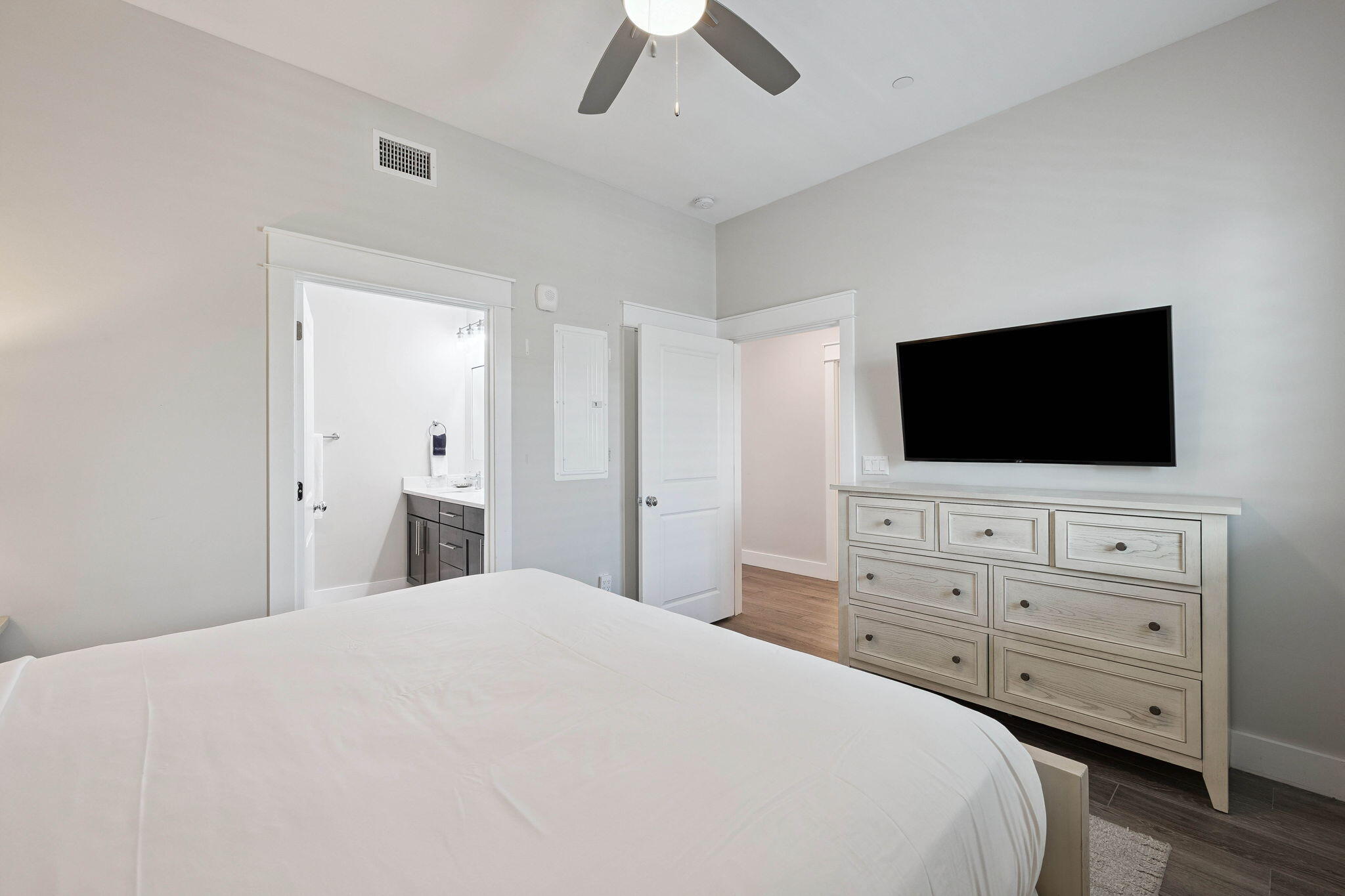 202 Henderson Resort Way, 1303