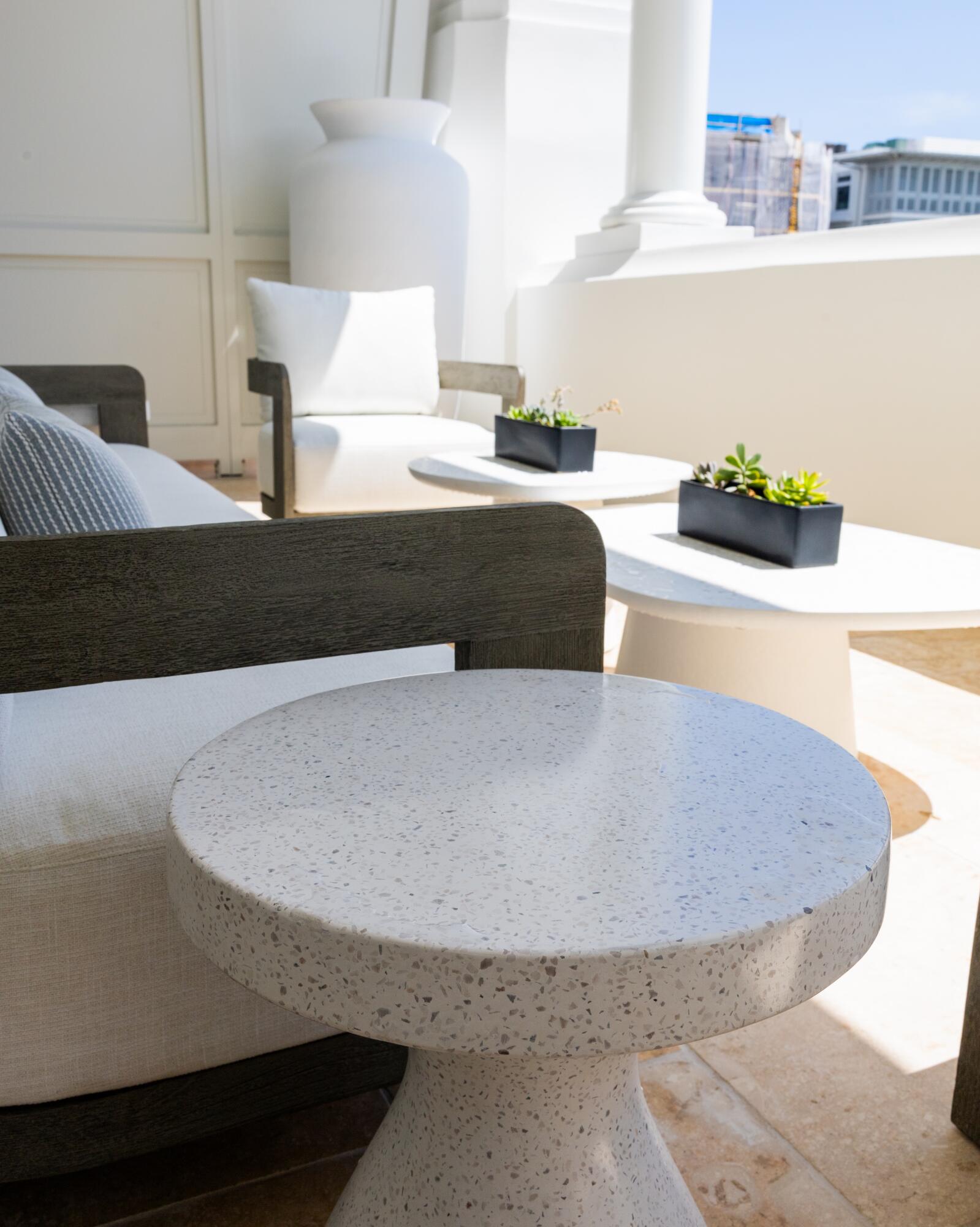 27 Admiralty Row, 203