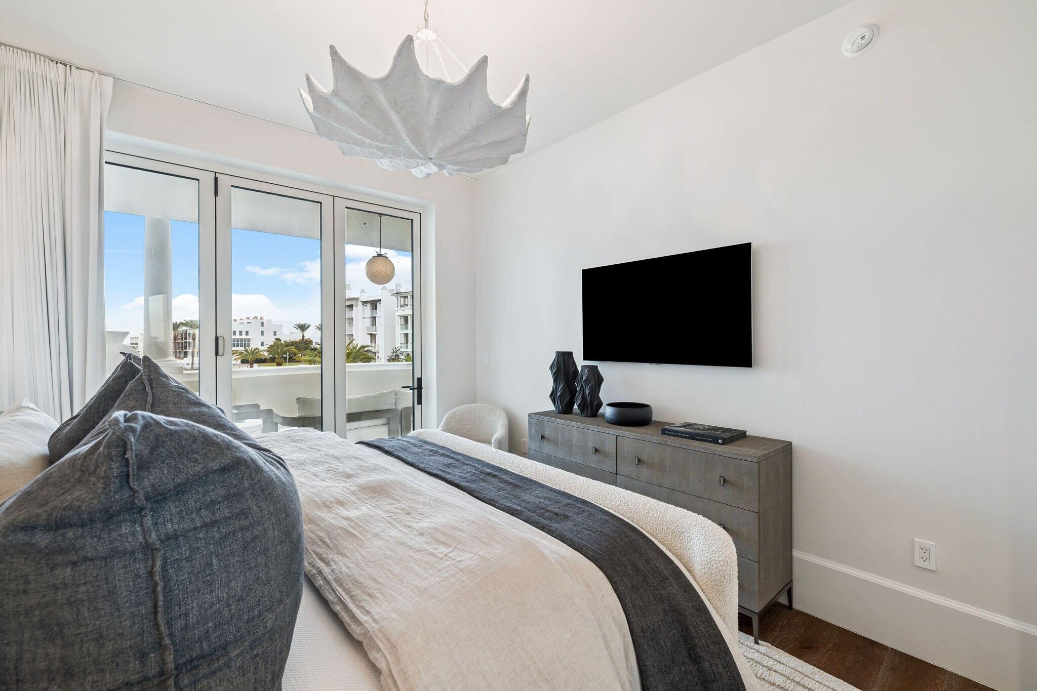 27 Admiralty Row, 203