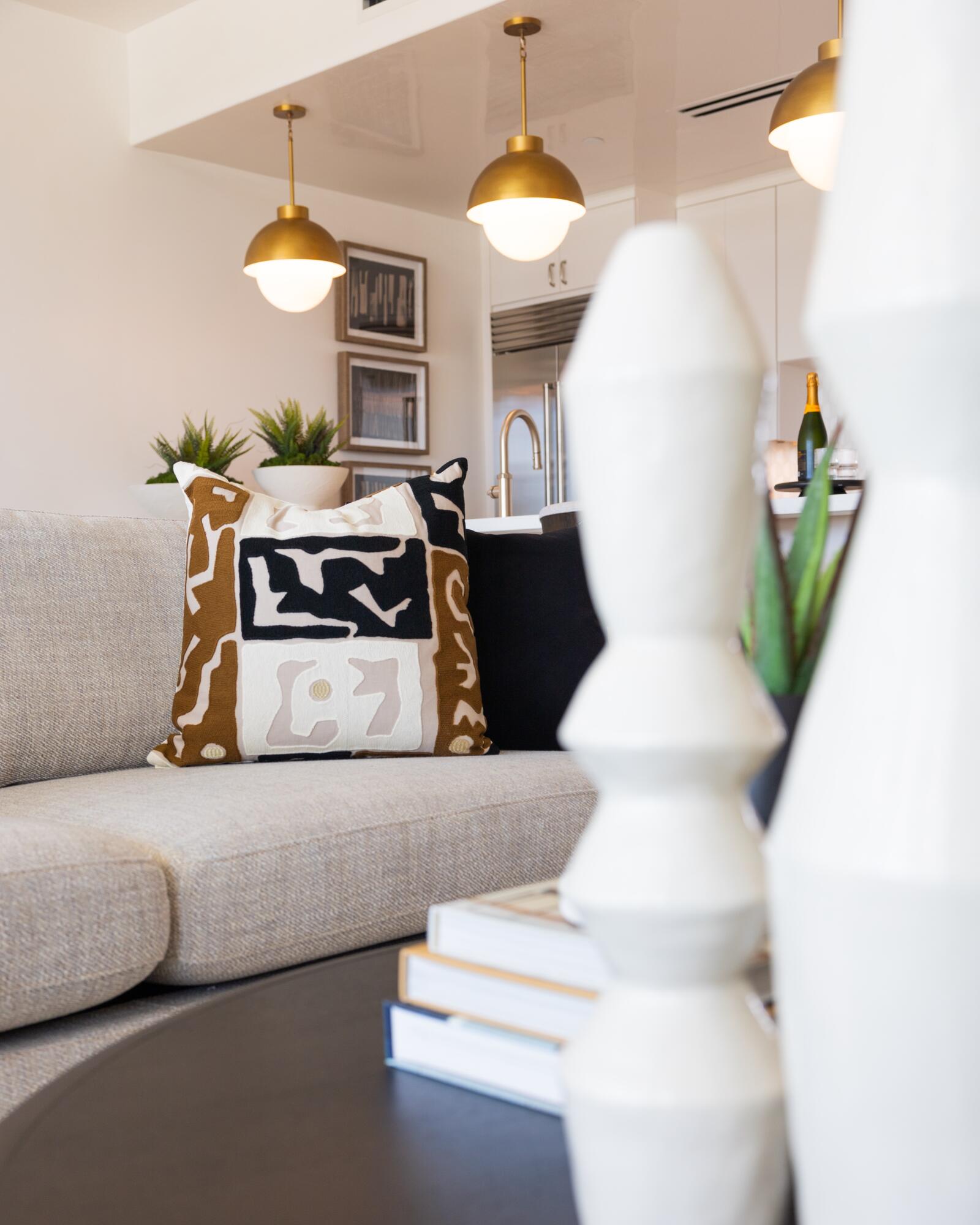 27 Admiralty Row, 203