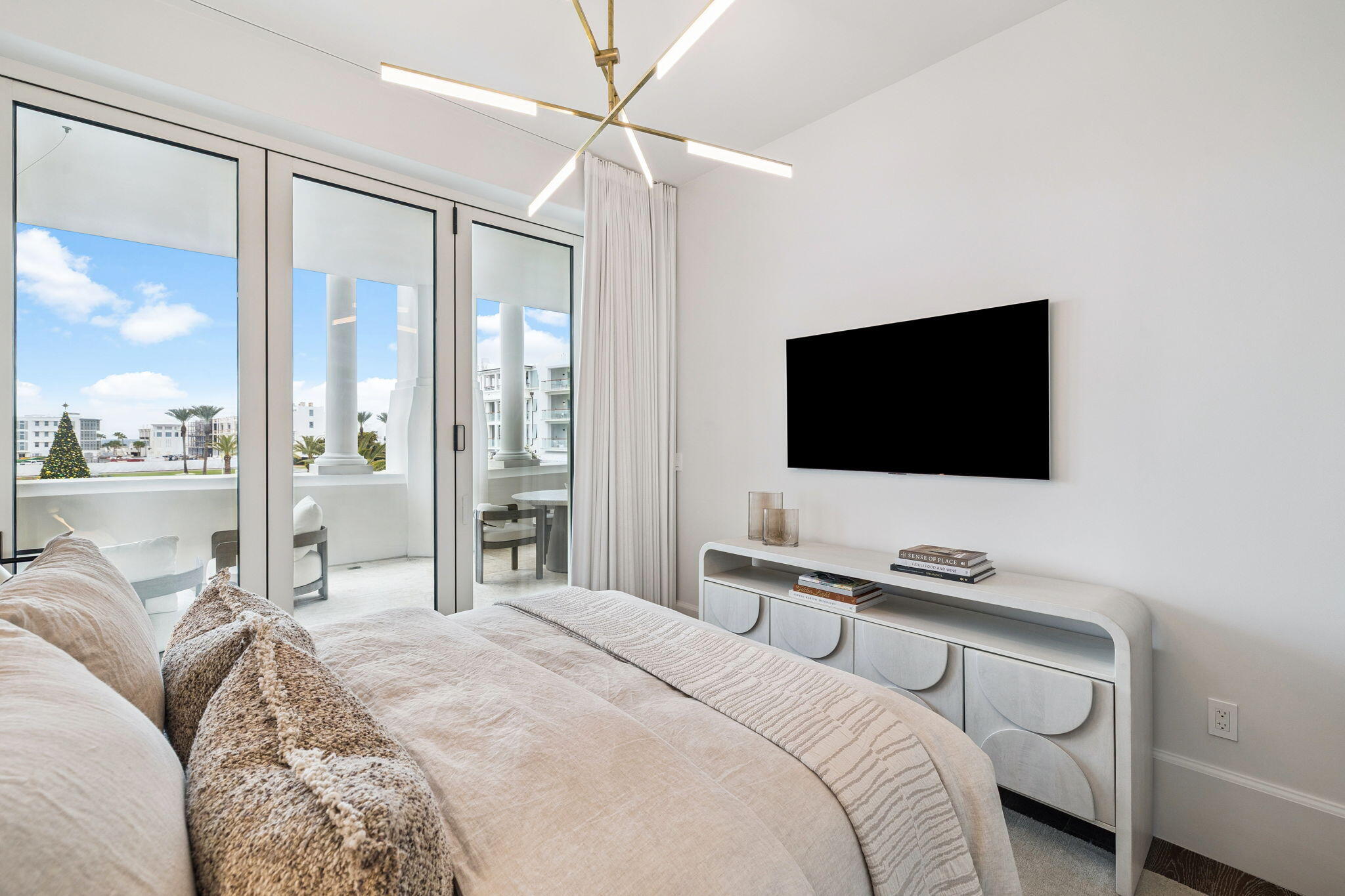 27 Admiralty Row, 203