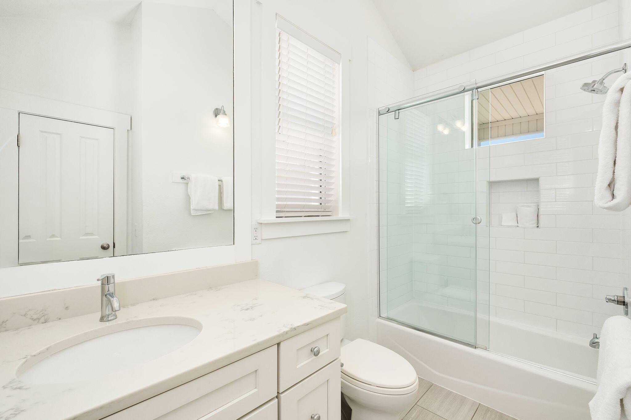 3319 E County Highway 30A