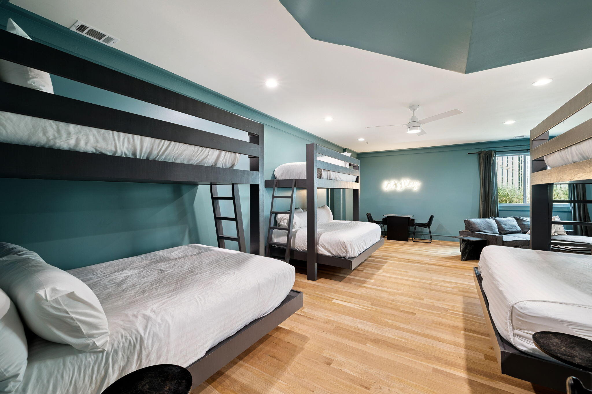 425 Beachfront Trail