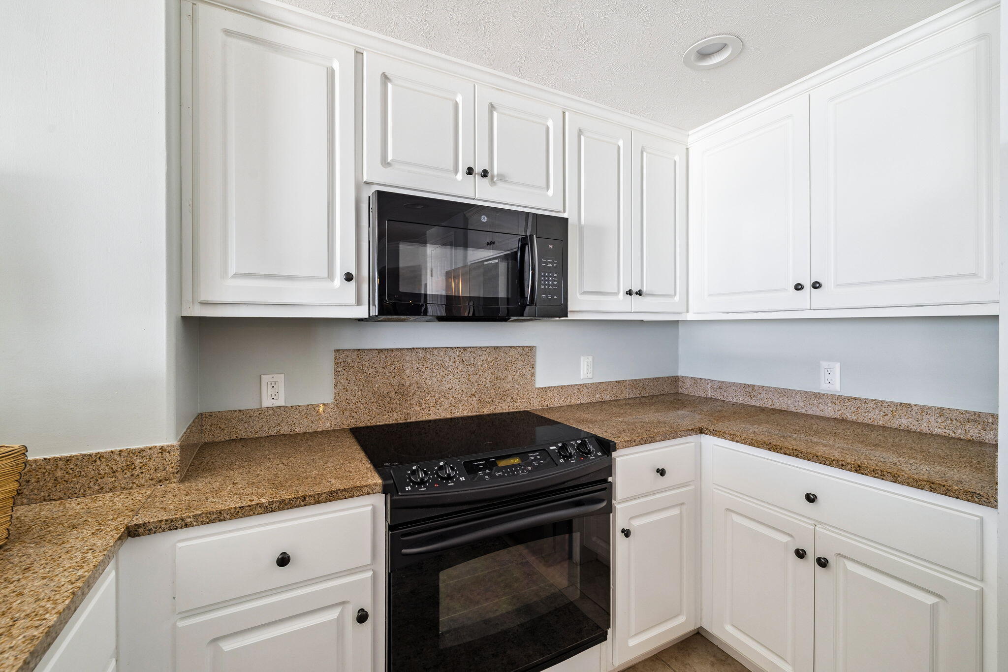 5004 Thomas Drive, 1712