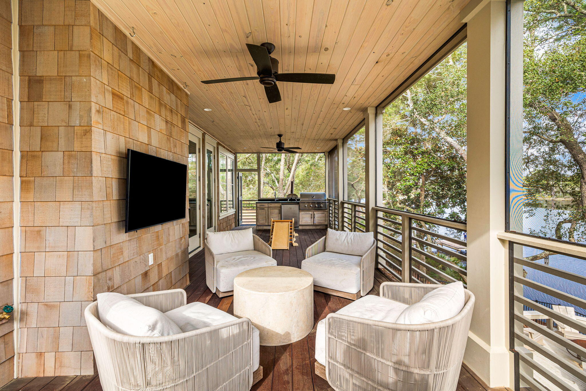 638 N Walton Lakeshore Drive